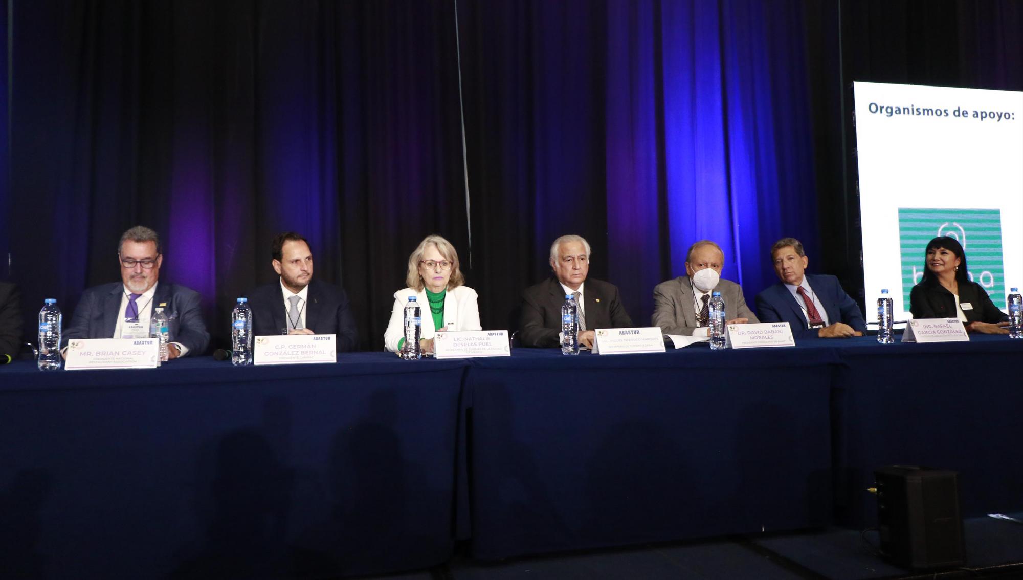 $!Turismo, noble y dinámico, sector estratégico en la economía y la integración social: Miguel Torruco