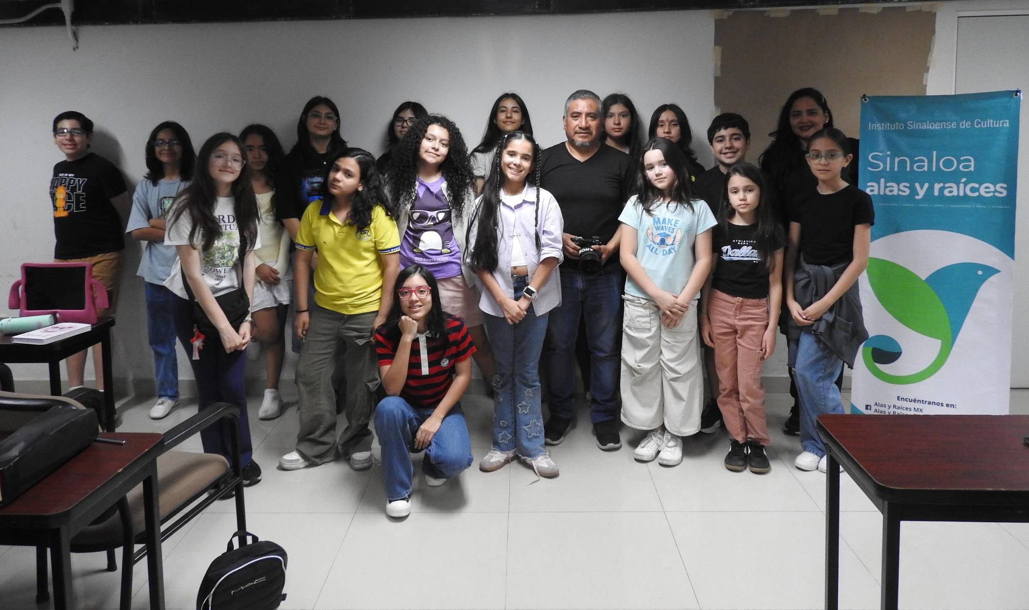 $!El Taller de Fotografía lo ofreció el fotoperiodista Juan Carlos Cruz García a estudiantes de Artes Plásticas.