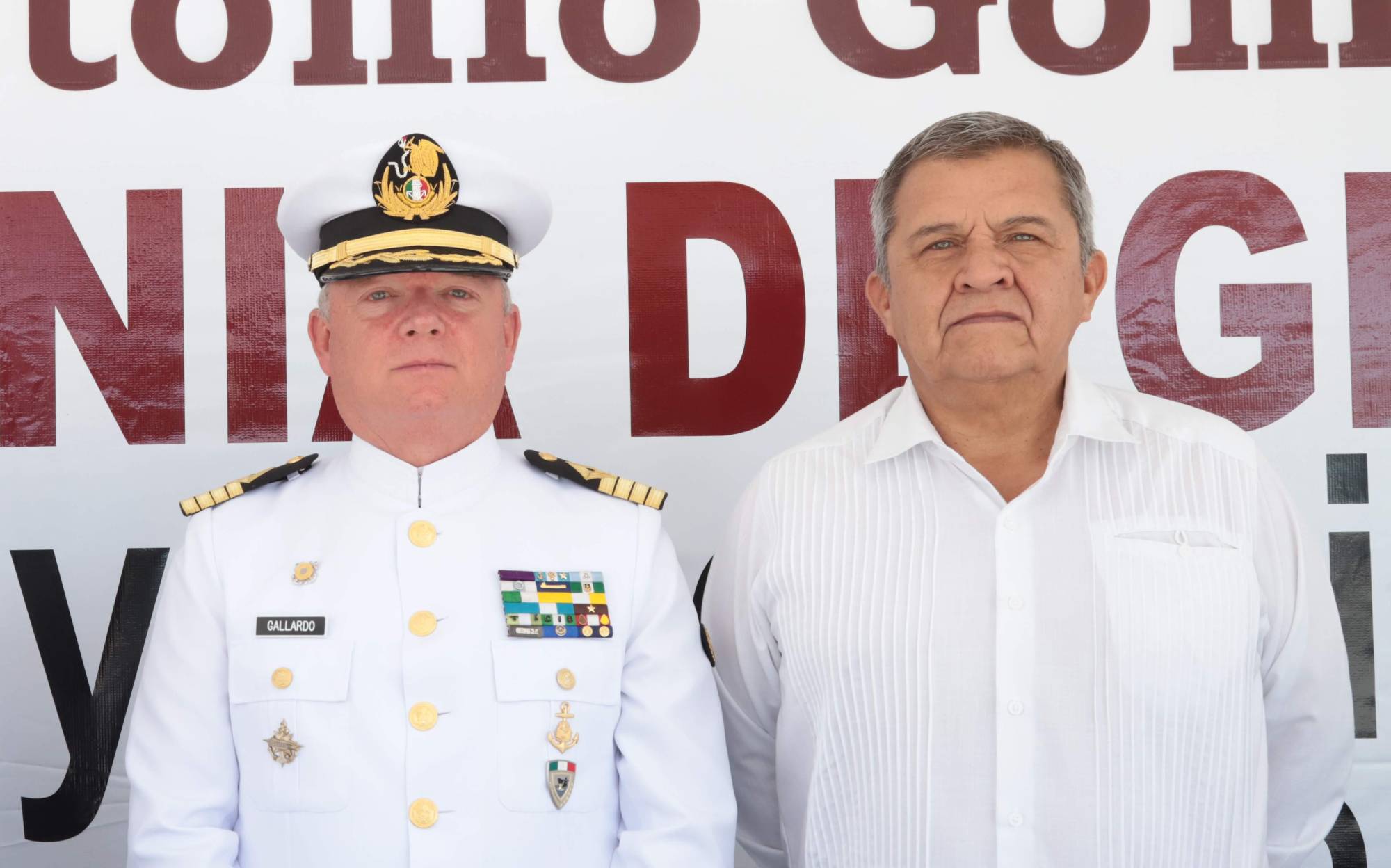 $!Capitán de Altura Manuel Fernando Gutiérrez y el Contralmirante Retirado Mariel Aquileo Ancona.
