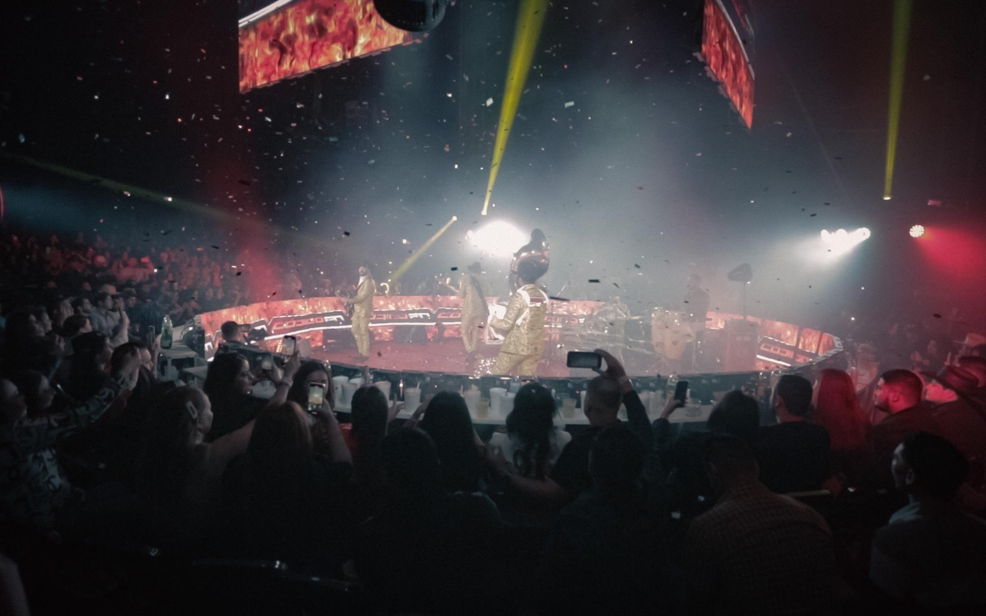 $!Hace bailar Código FN a sus fans en la fiesta del Palenque de Navolato