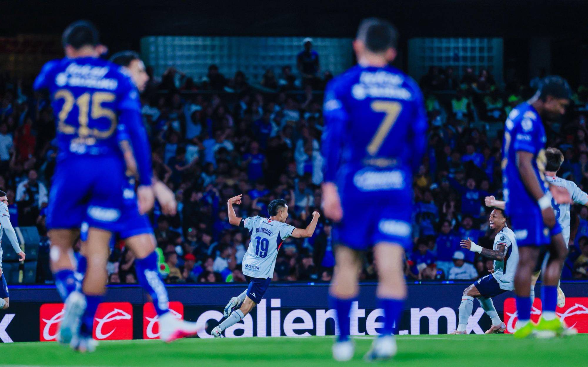 $!Los Pumas vienen de abajo y le empatan al Cruz Azul