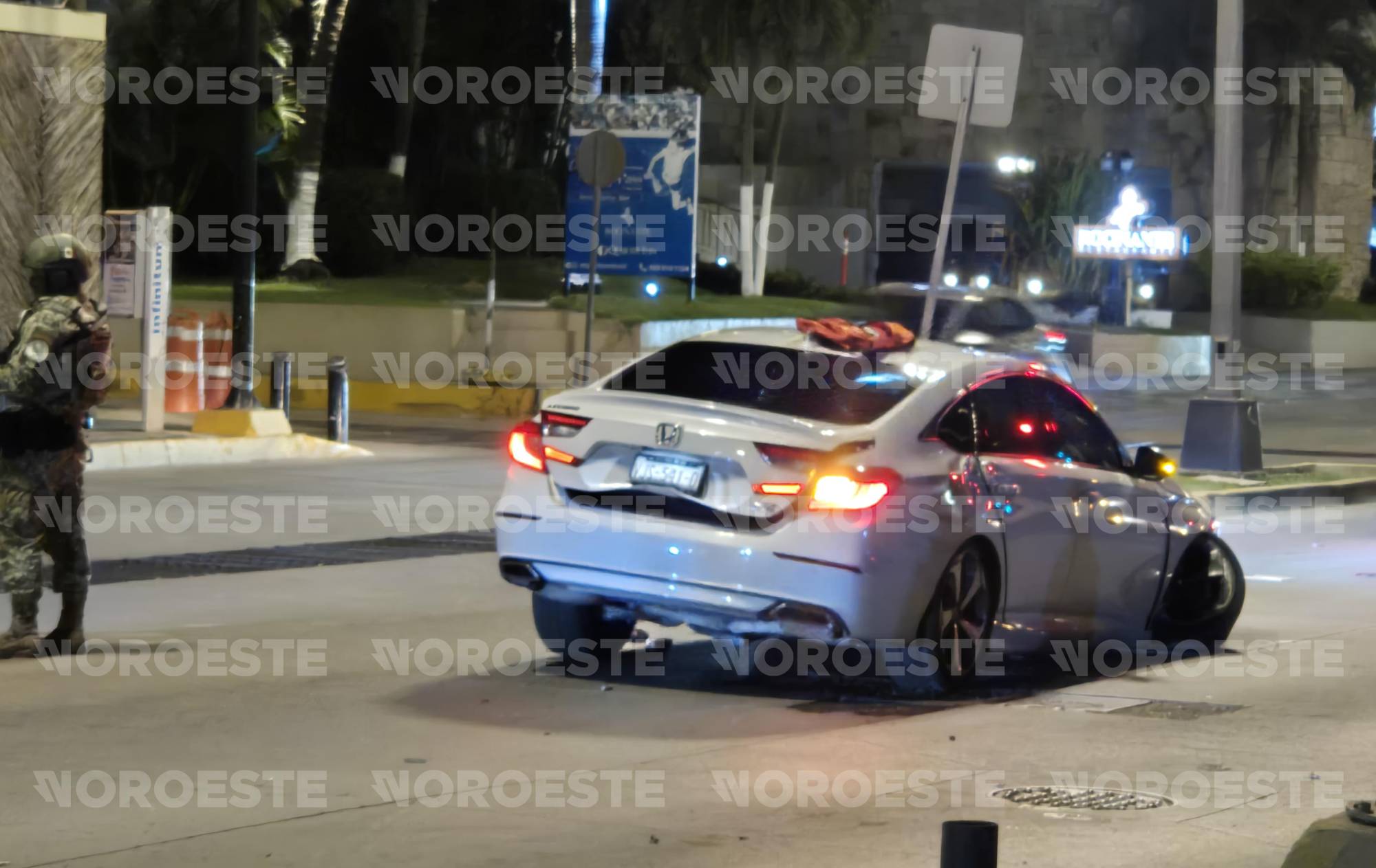 $!Militares detienen a grupo armado en Mazatlán tras perseguir y chocar el auto en que circulaba