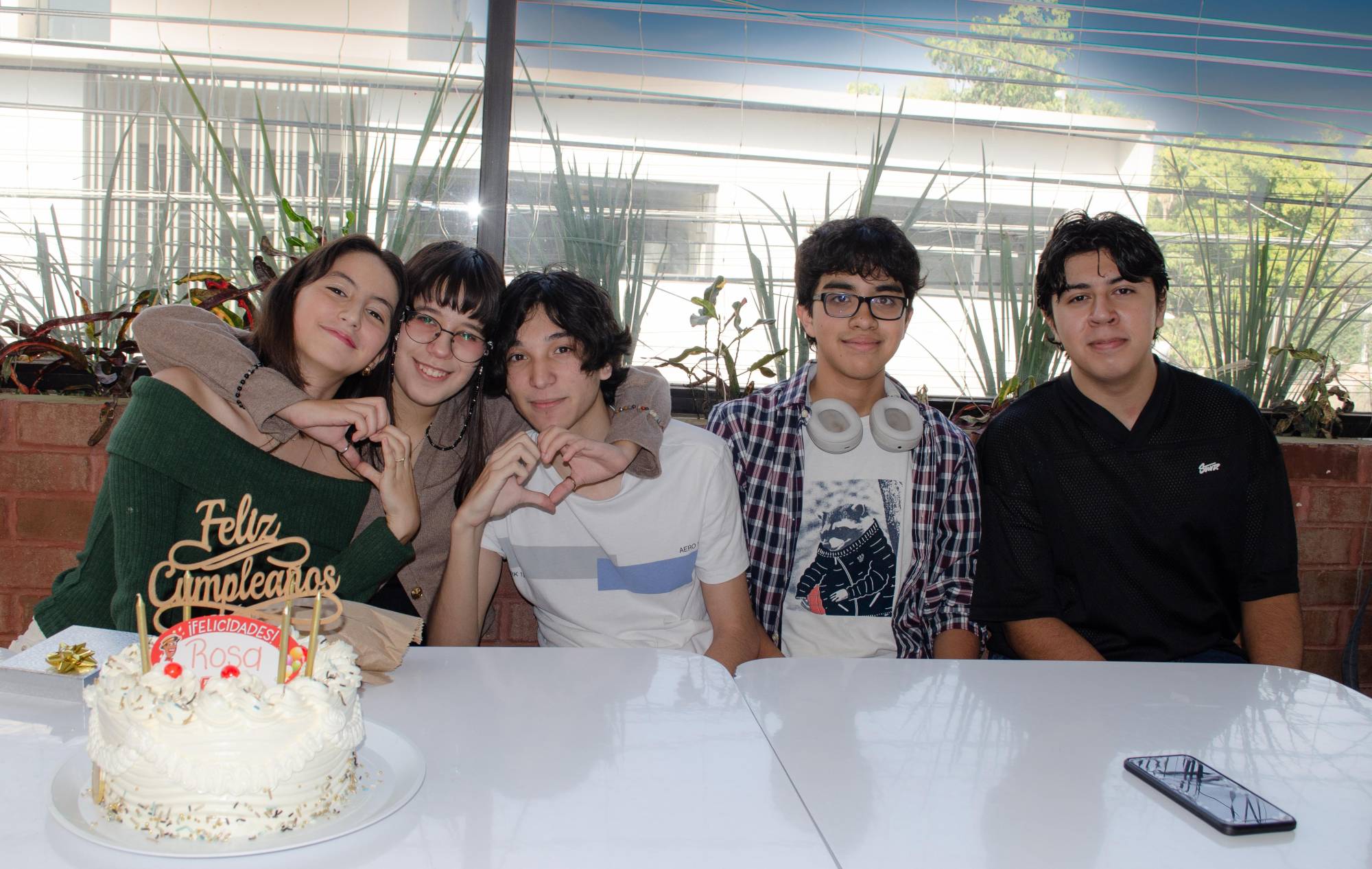 $!Karla, Rosa Emilia, Bouchart, Aníbal y Sebastián la felicitaron.