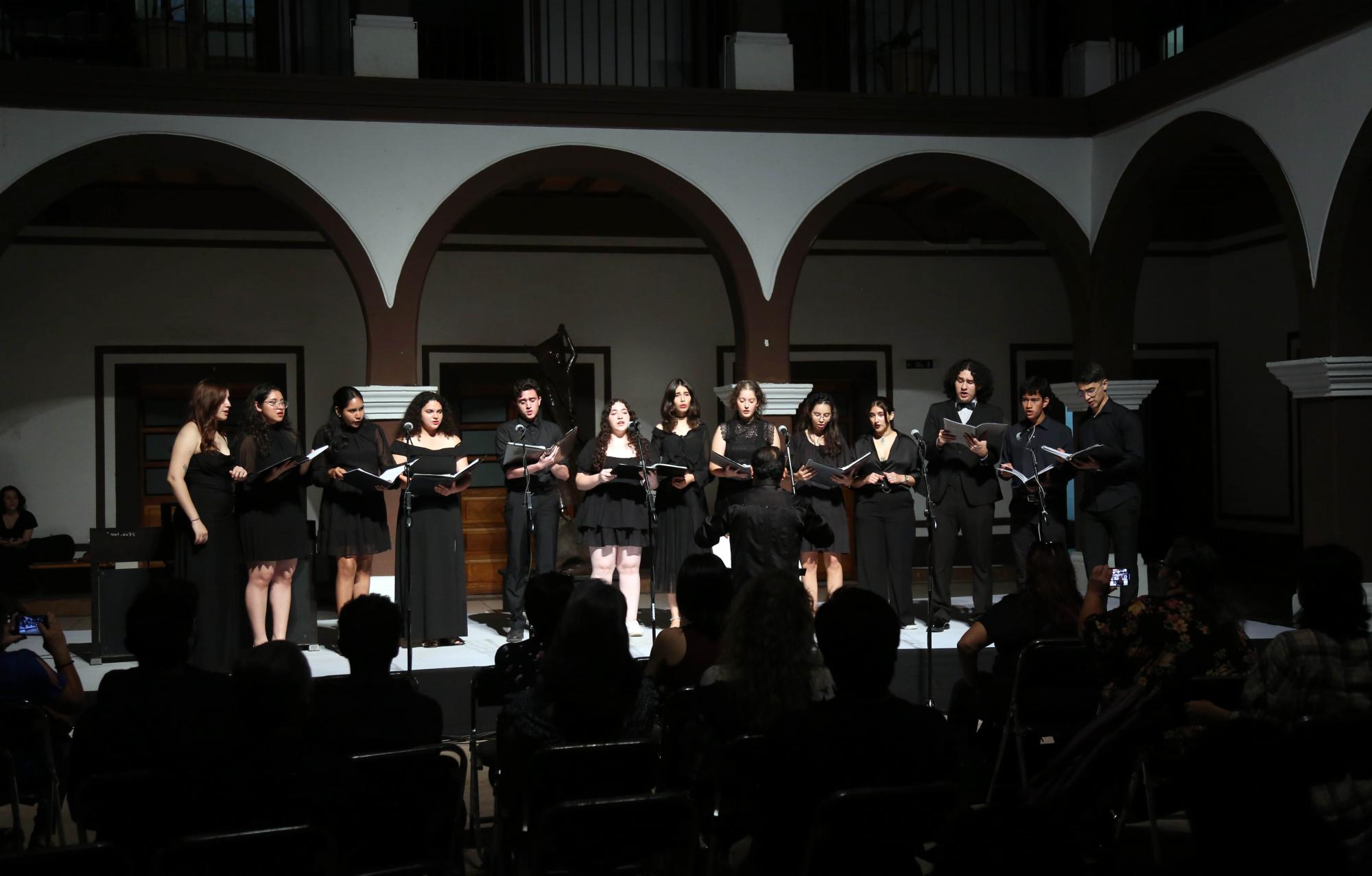 $!Brindan velada grupos corales y Ensamble Vocal de la ESUM