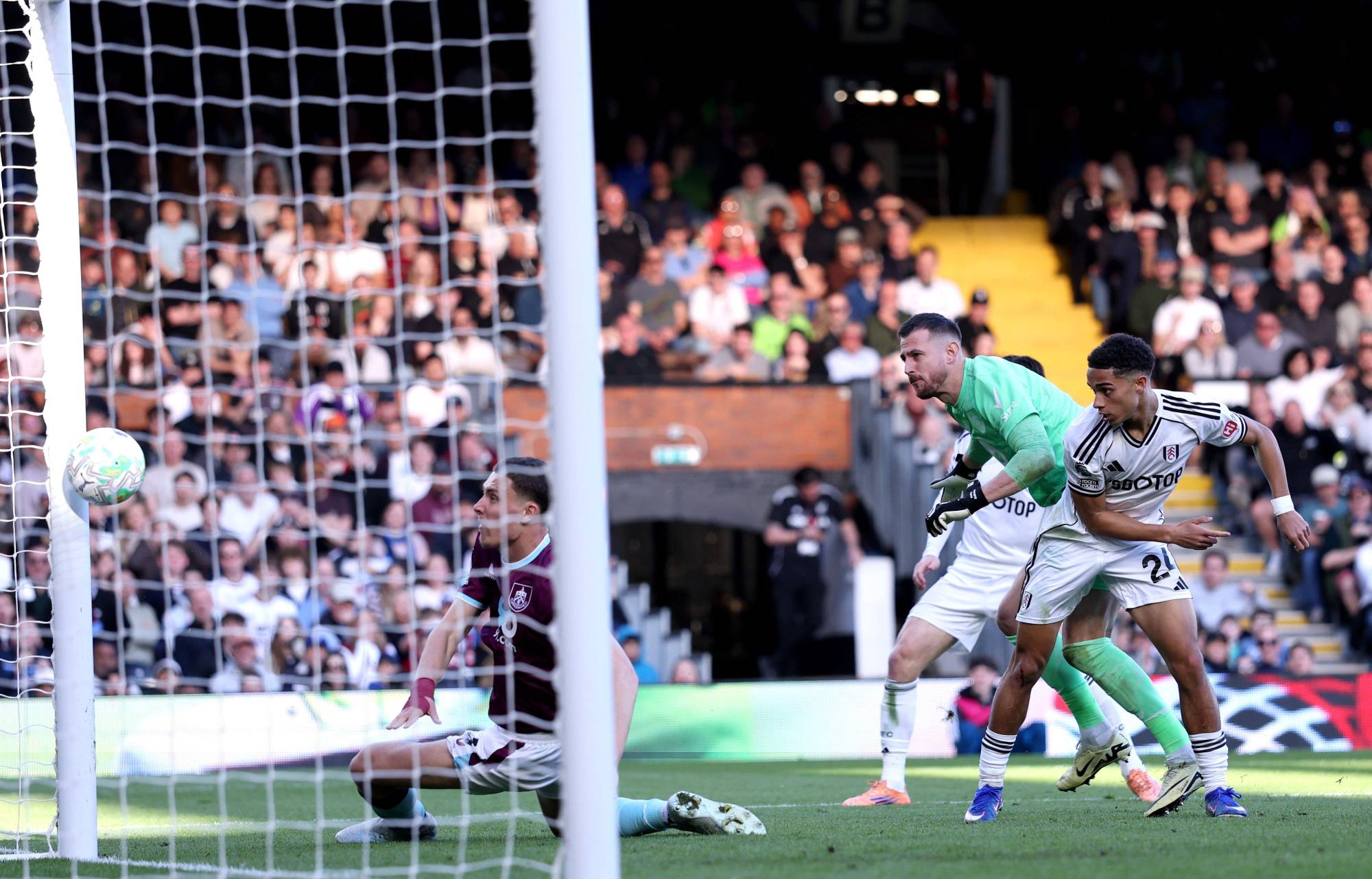 $!Raúl Jiménez marca penal y dedica gol a su padre en triunfo del Fulham