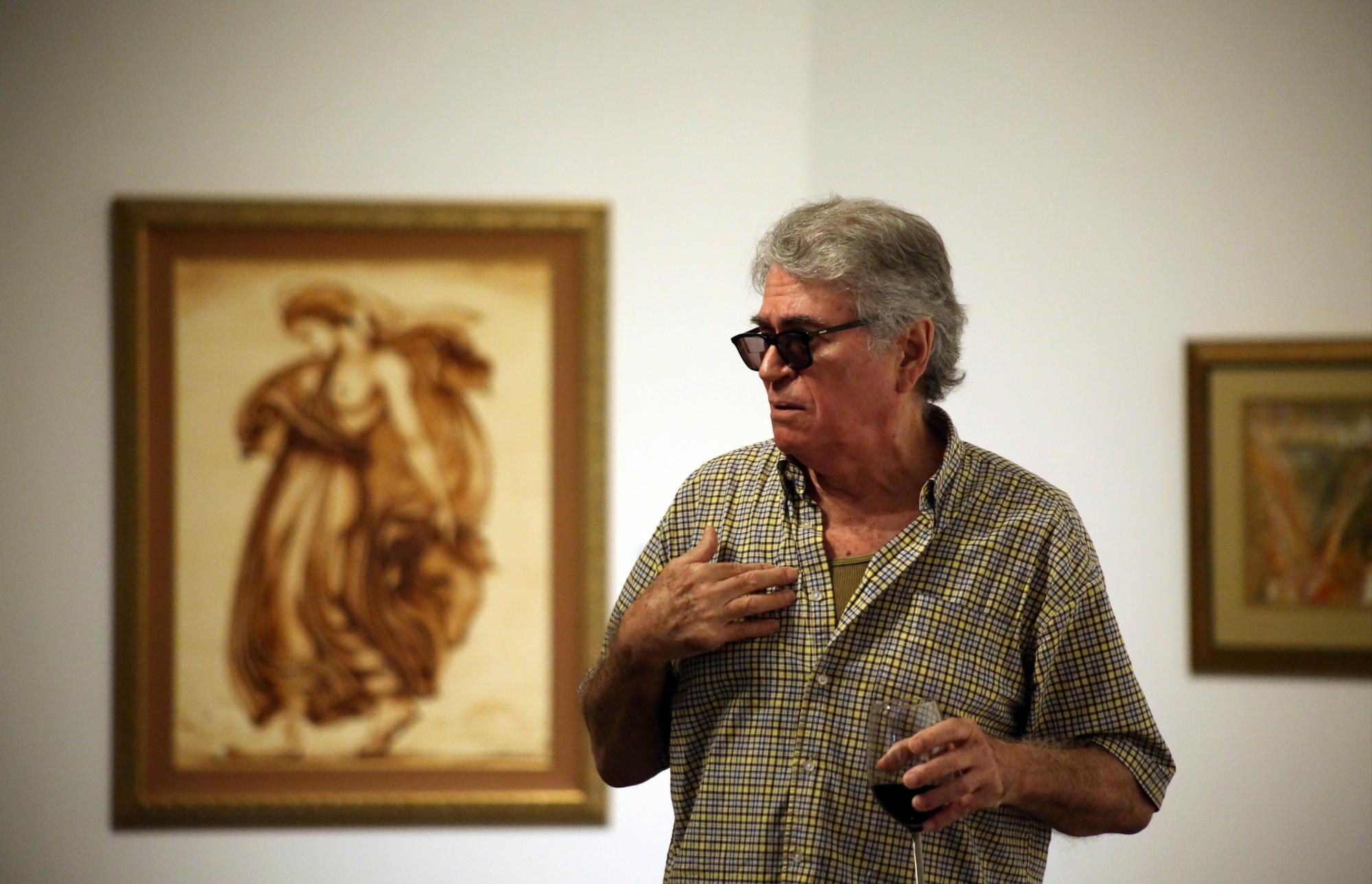 $!‘Al pintar, el que manda es el material’, afirma Héctor Monge