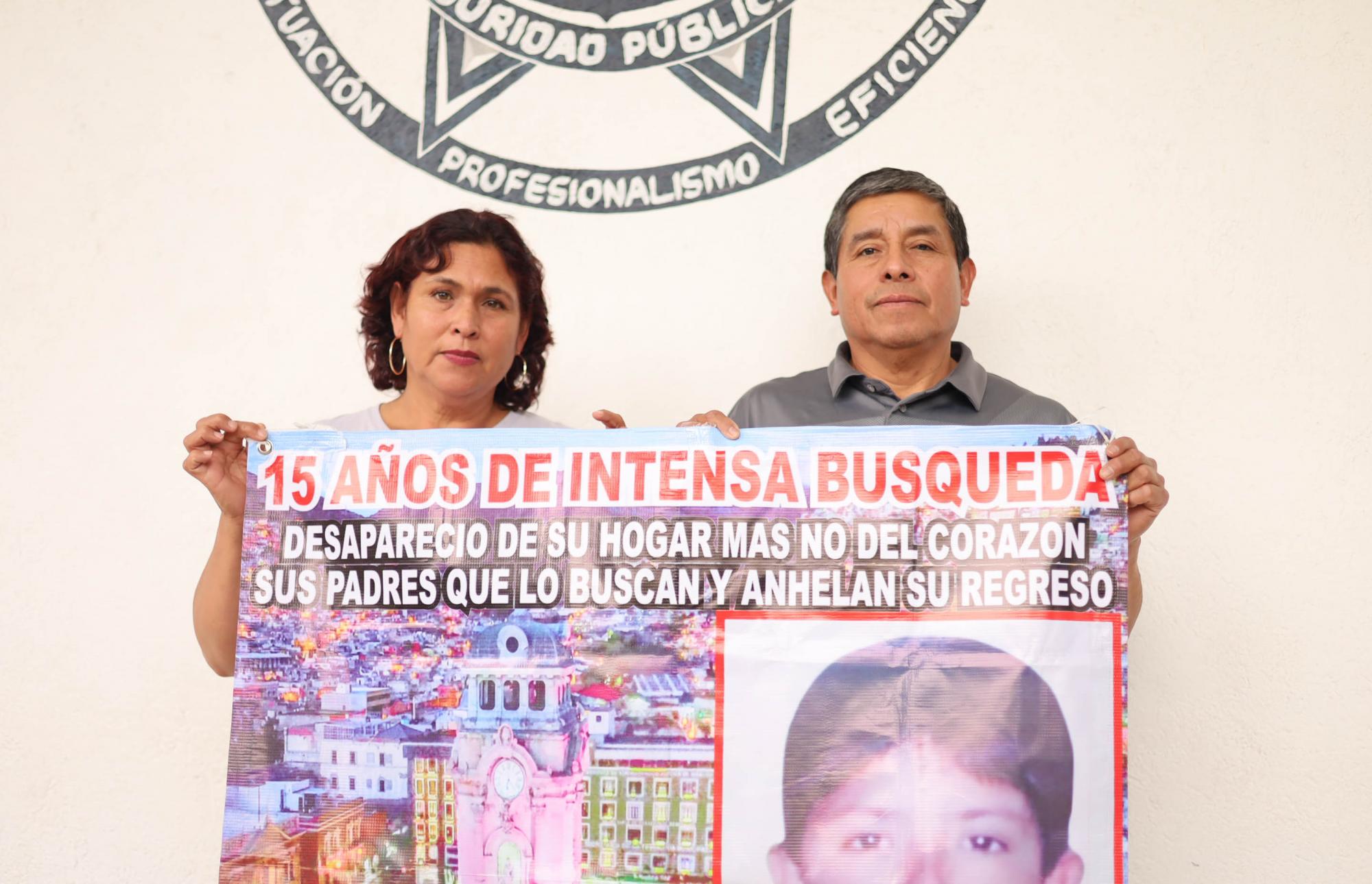 $!La pareja formada por Cándido de la Cruz y Goyita, quienes buscan a su hijo Gustavo Alberto, desaparecido en Pachuca en 2007.