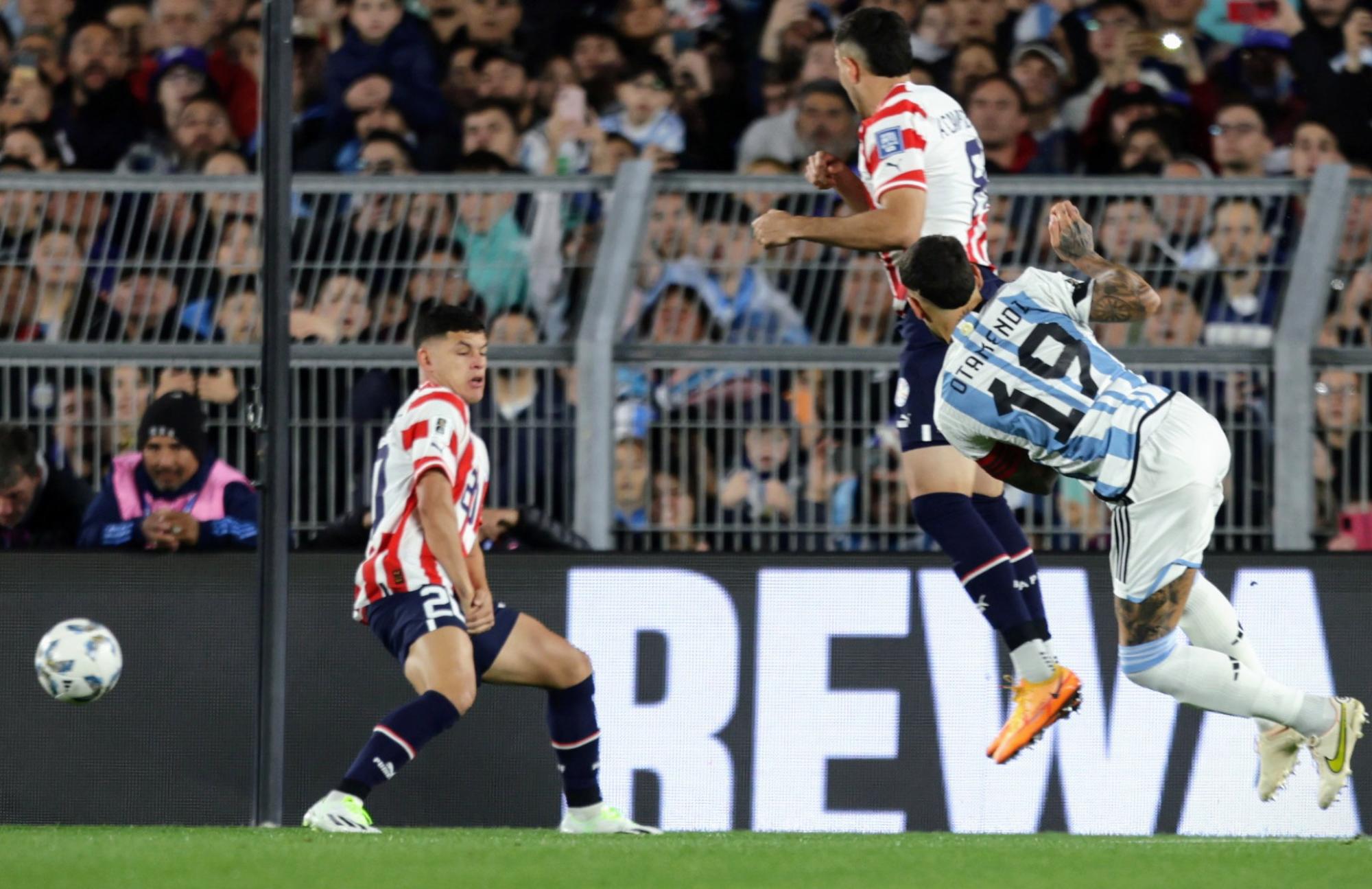 $!Argentina sigue invicta al derrotar a Paraguay