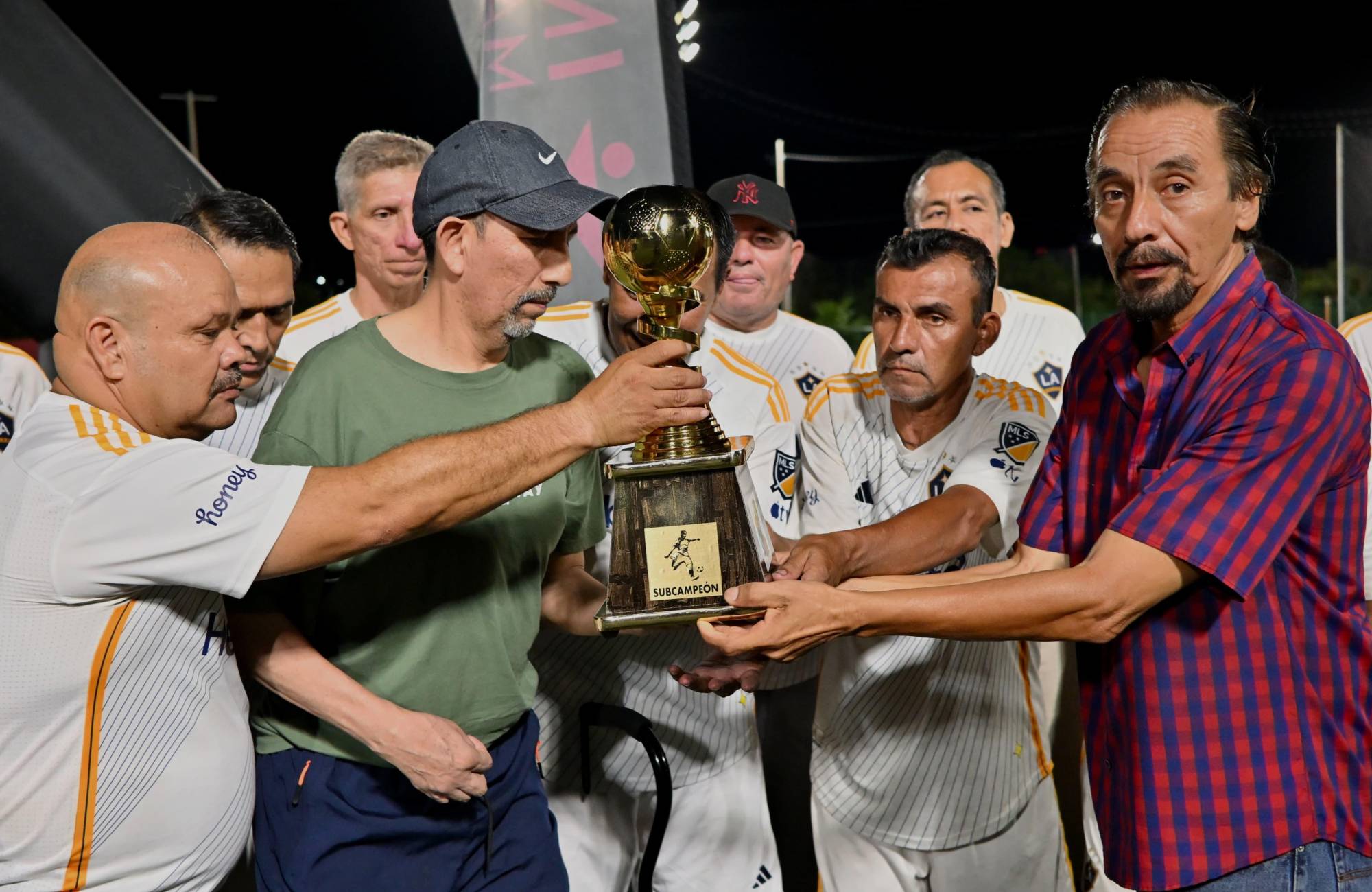 $!Alza La Puntilla el trofeo de campeón, en la Golden Máster 2024-2025