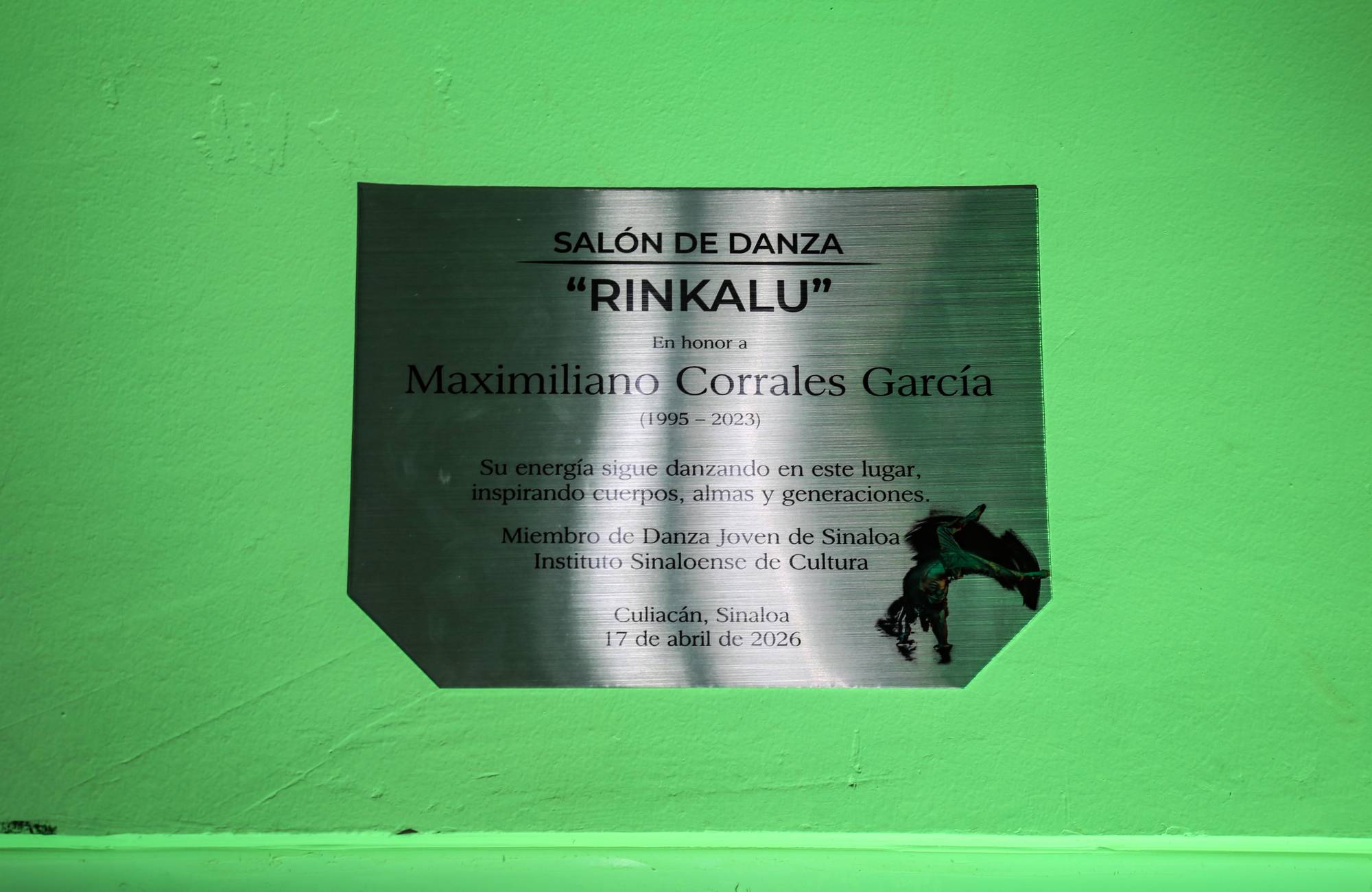 $!La placa en memoria de Maximiliano Corrales García.