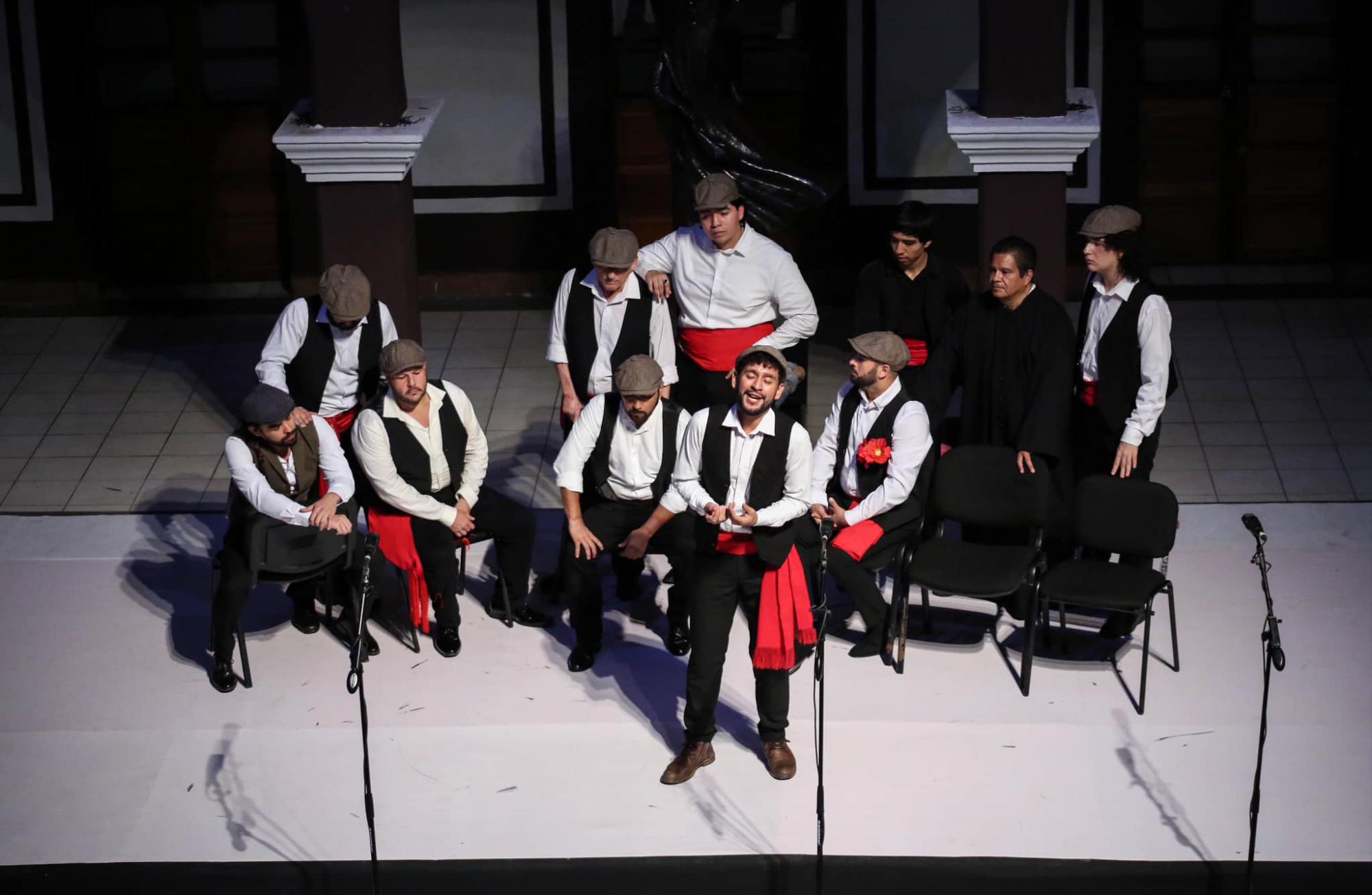 $!Un amplio repertorio compartieron los integrantes del coro.