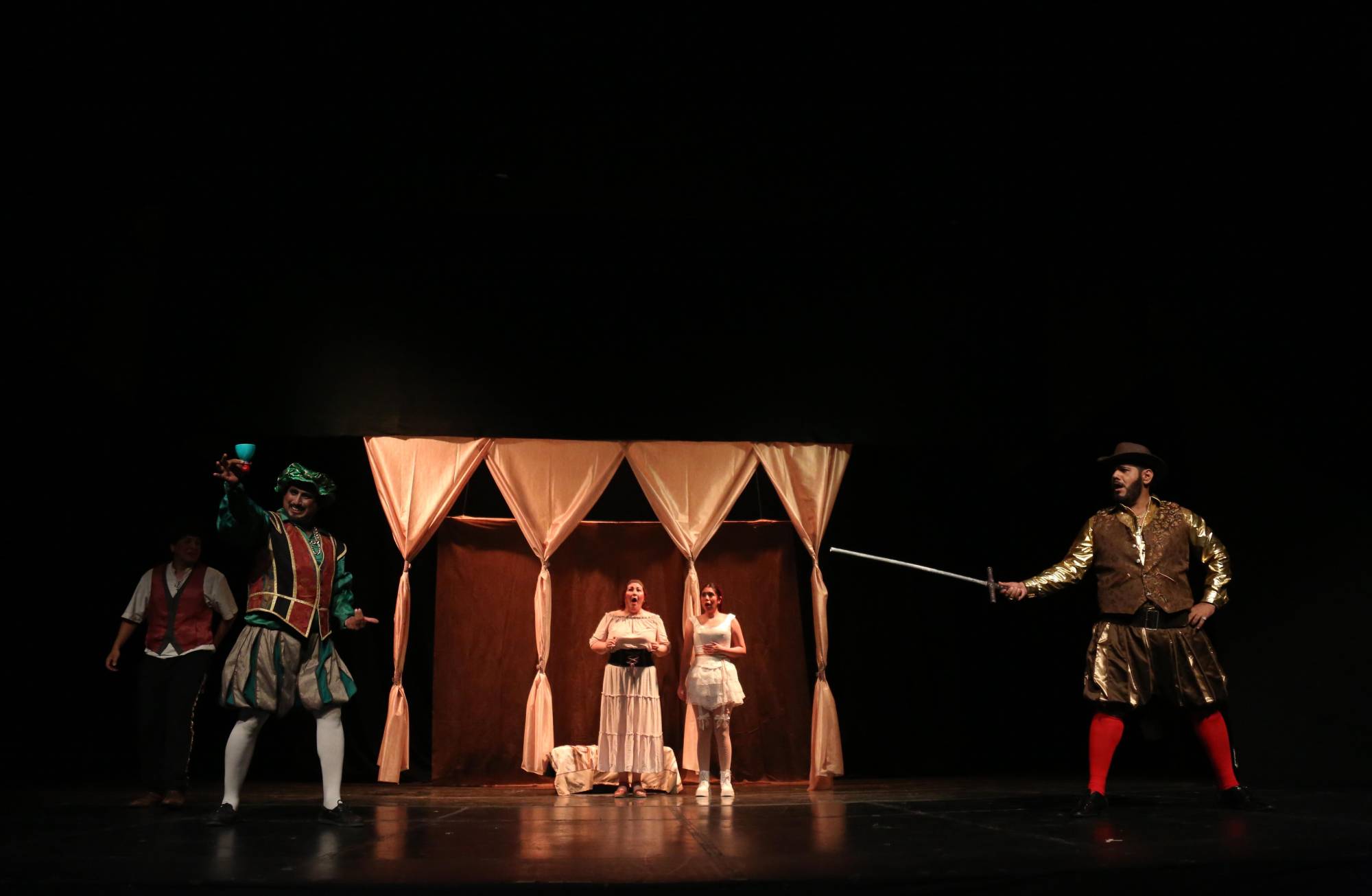 $!En esta historia, Don Juan Chilorio y Don Luis pelean por el amor de una coqueta Doña Inés.