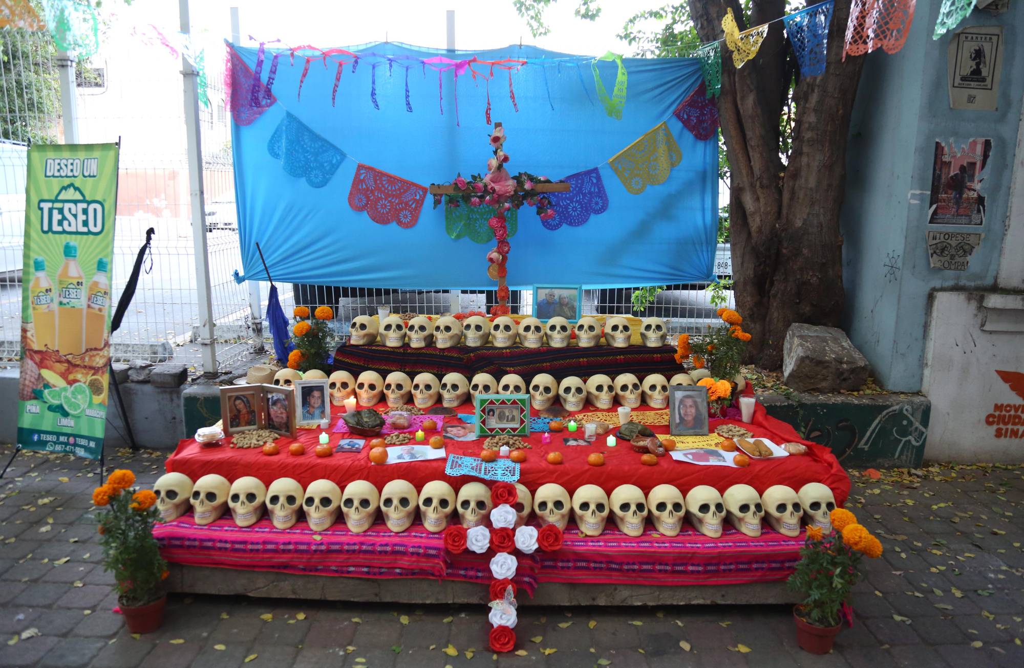 $!Un altar de muertos pusieron el evento.