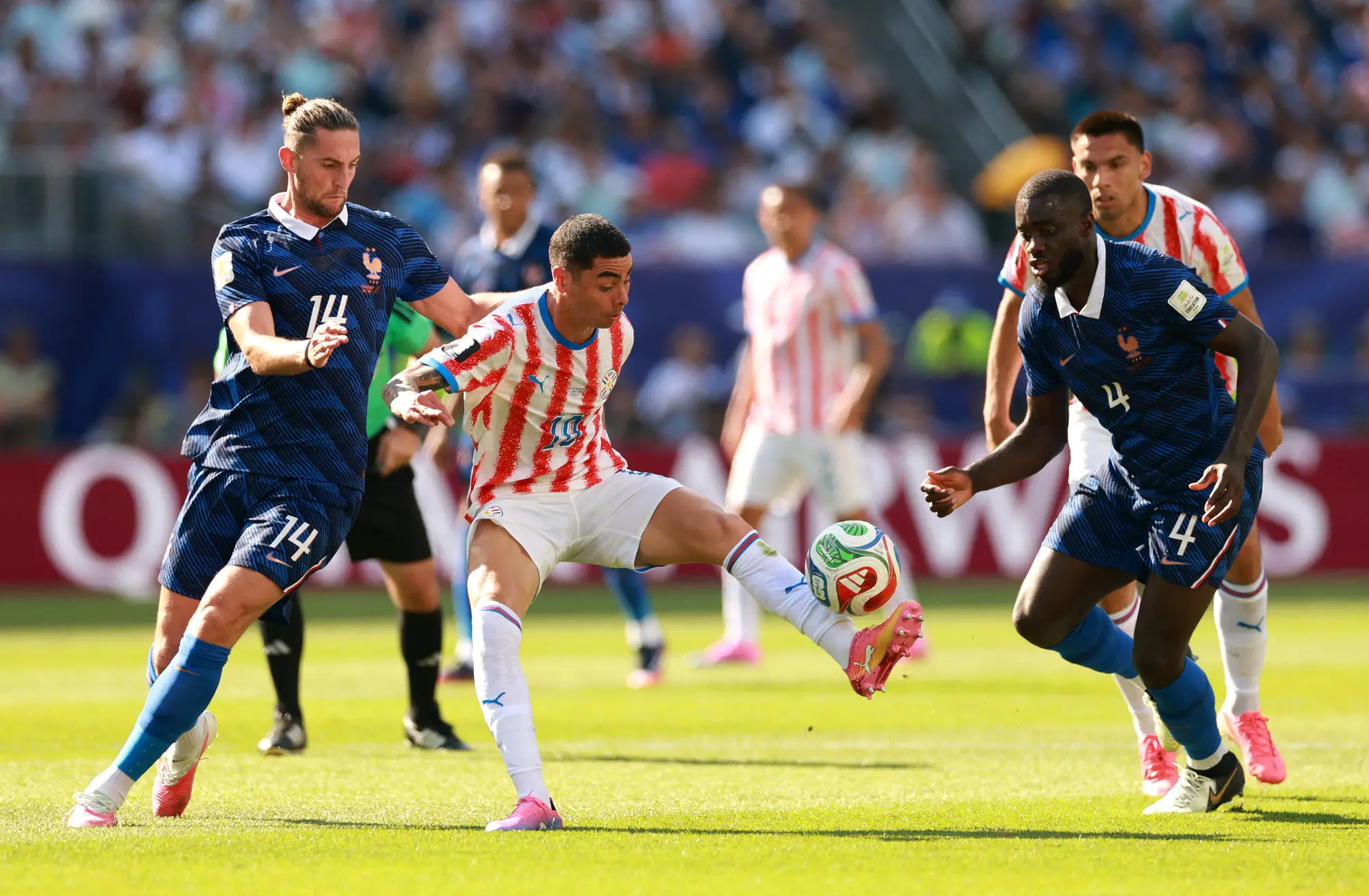 $!Francia sobrevive al muro paraguayo con gol de Mbappé y cita a Marruecos en cuartos de final