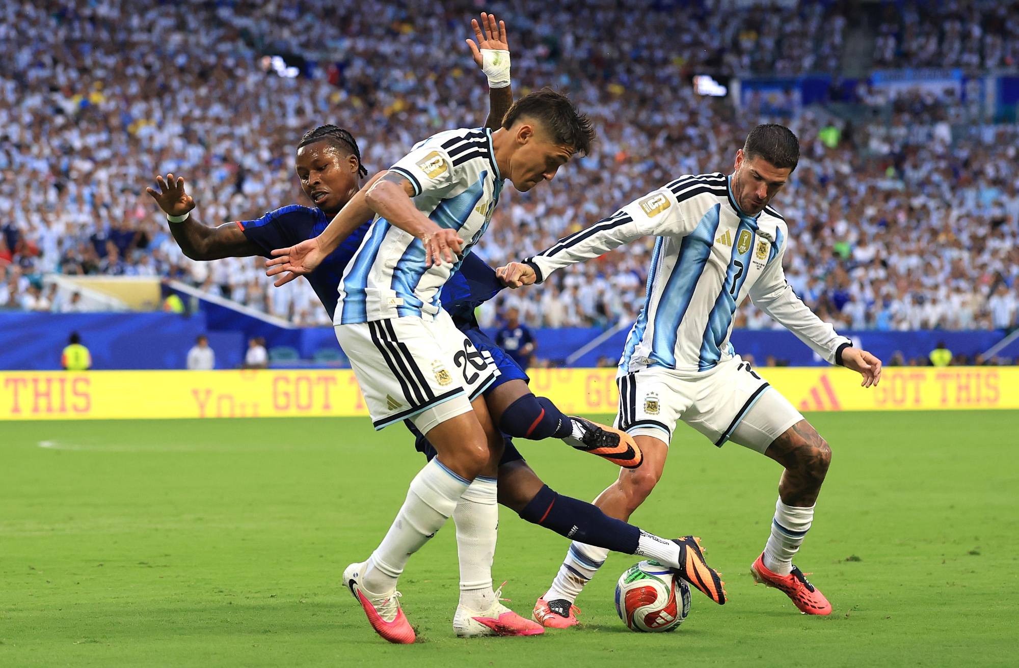 $!Argentina vence a la revelación Cabo Verde tras un duelo de infarto y avanza a octavos