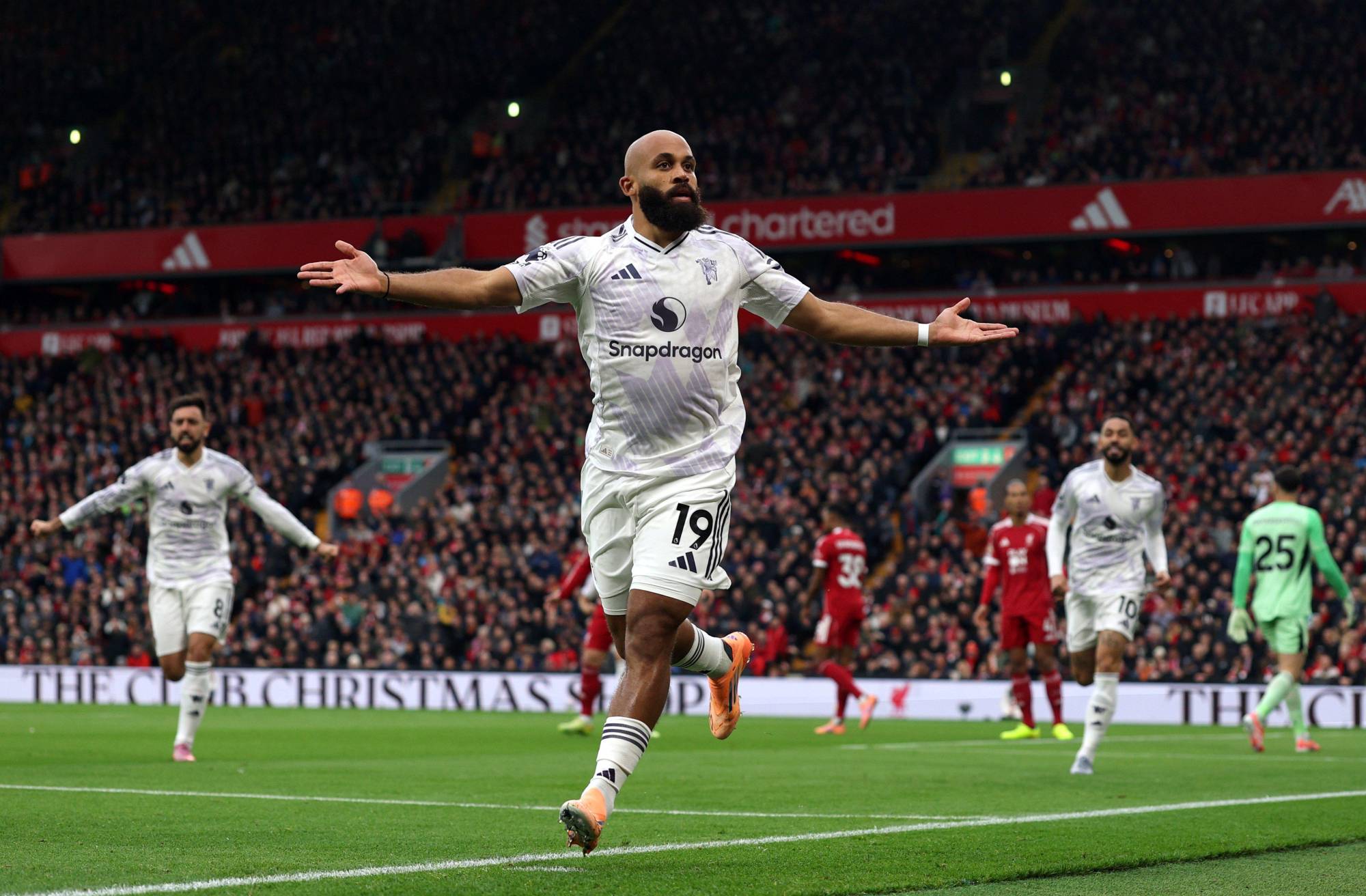 $!Manchester United rompe la maldición en Anfield y vence 2-1 al Liverpool