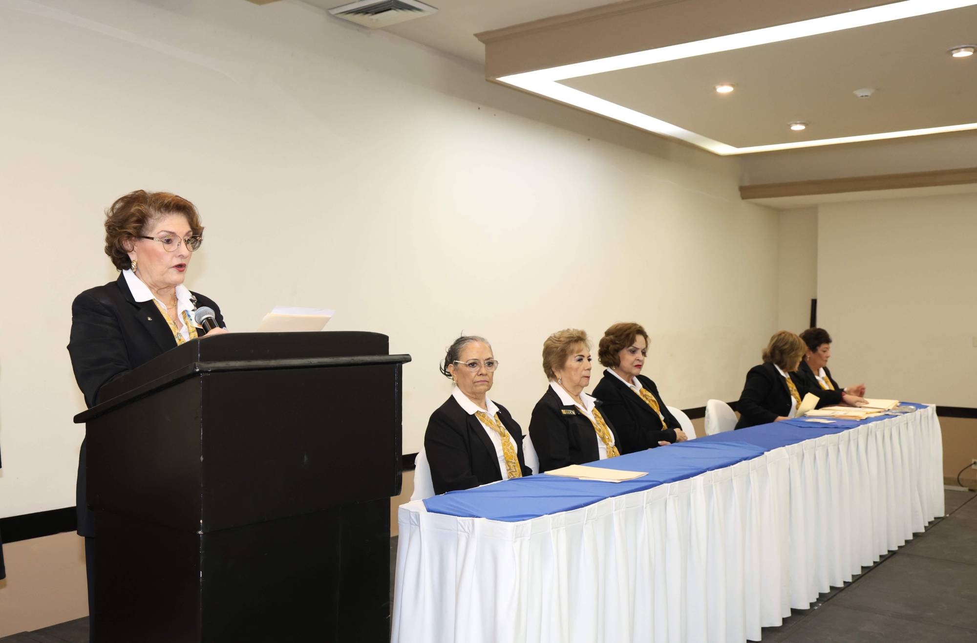 $!Coco Urrea de Valadés expresó un mensaje a las presentes.