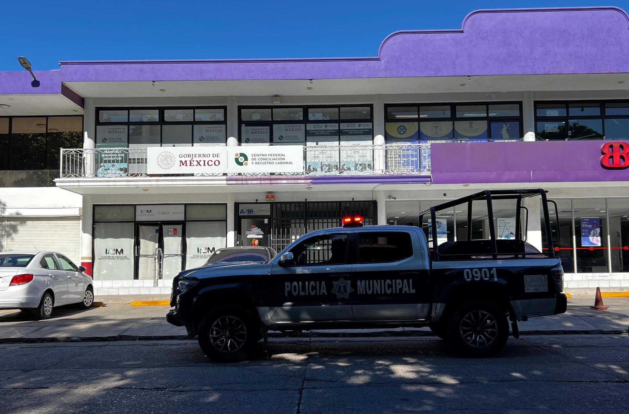 $!Intentan despojar de un vehículo a migrante; lo dejan con heridas en la cabeza