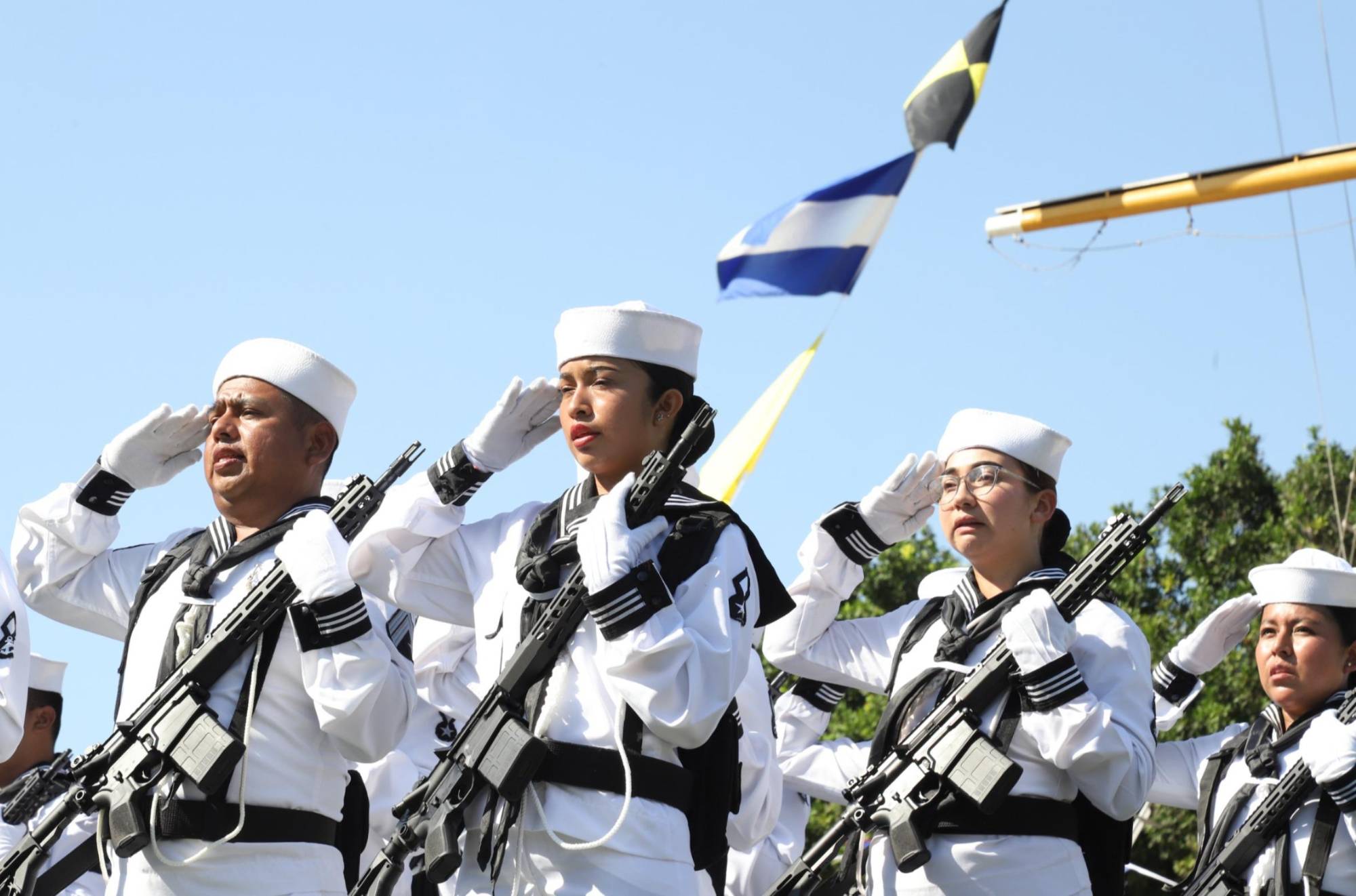 $!Armada de México celebra 200 años de independencia en la mar y entrega ascensos en Mazatlán