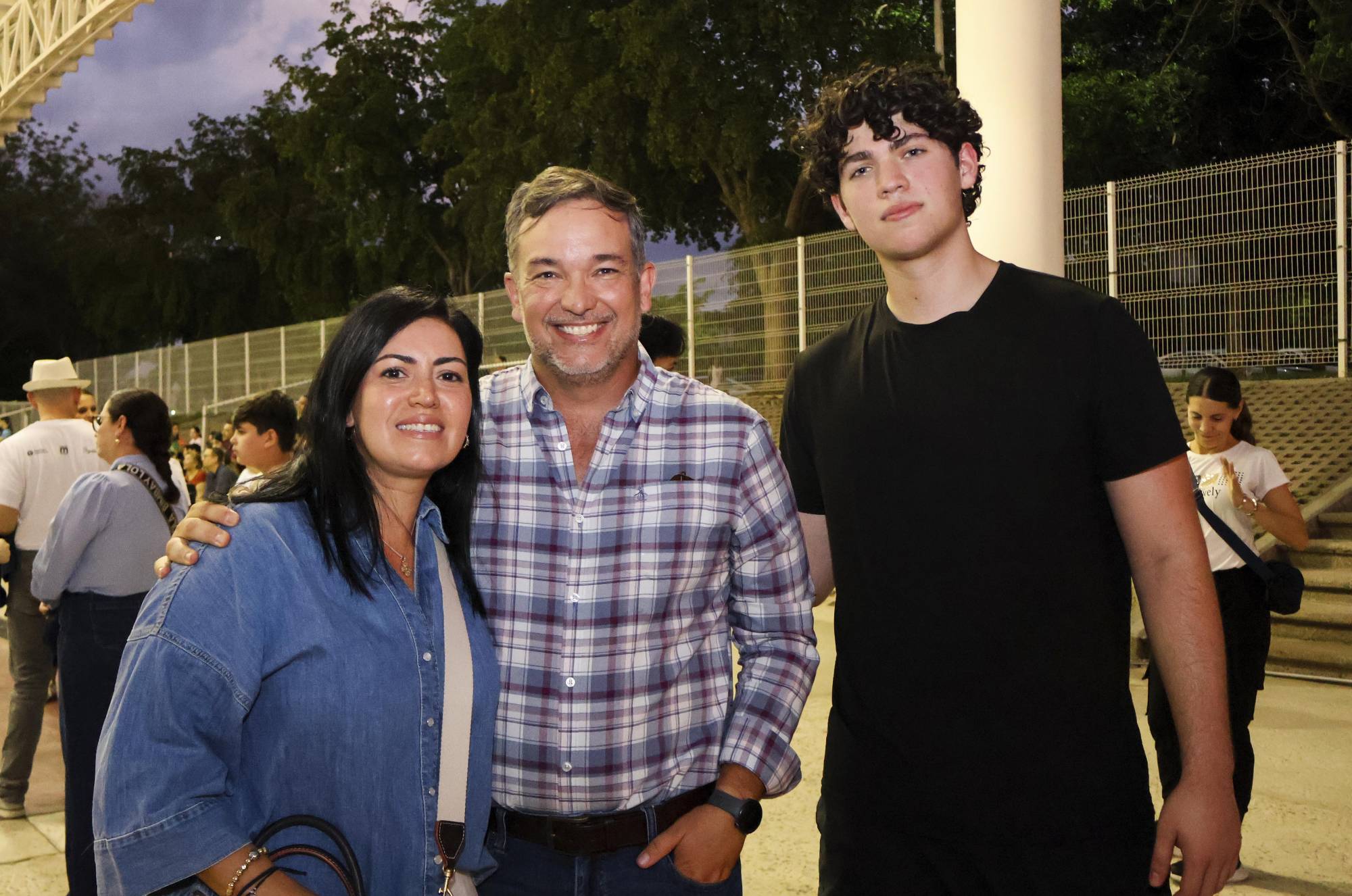 $!Erika, Gilberto y José Jorge disfrutaron del evento.
