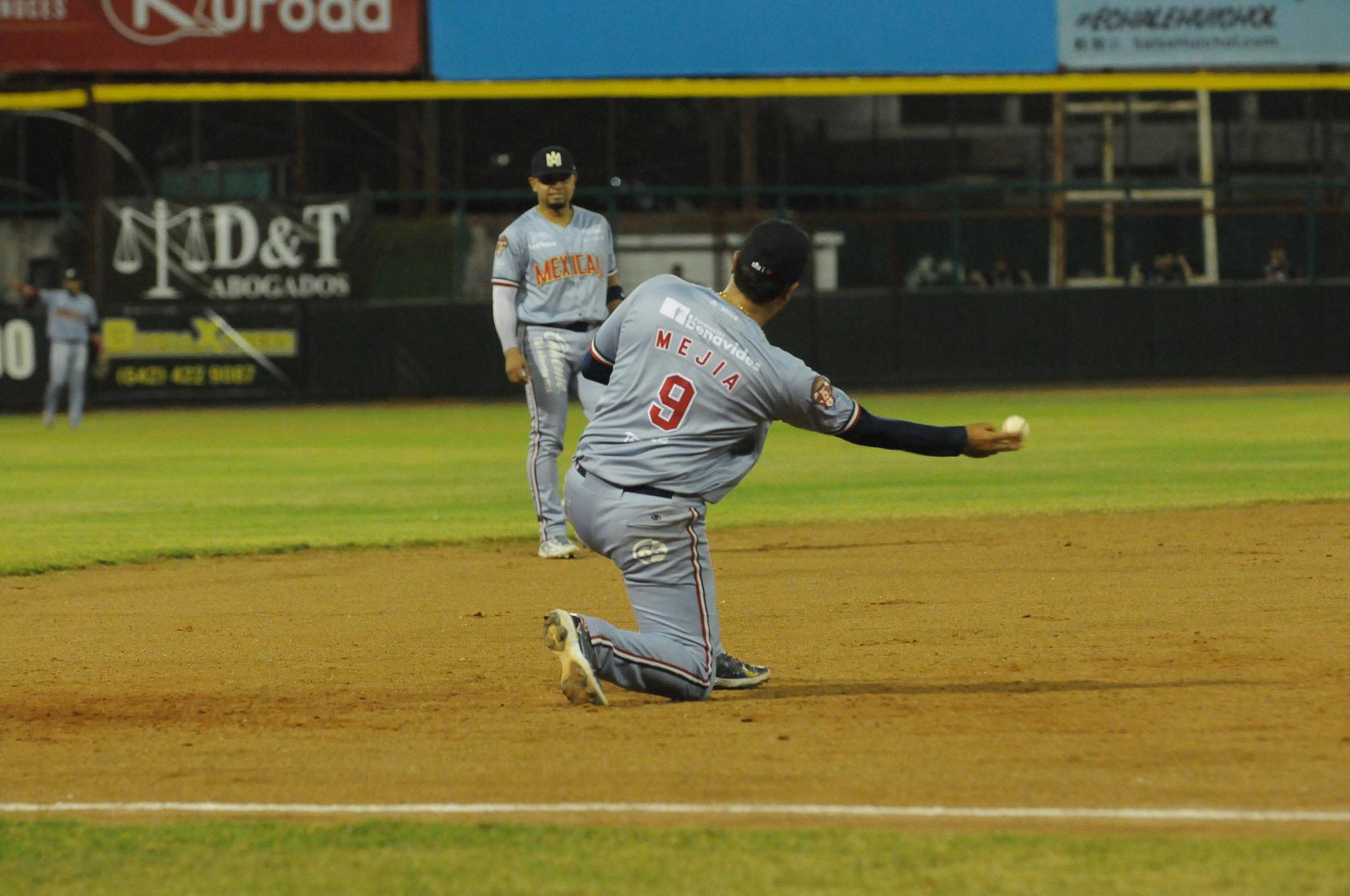 $!Con joya de Marcelo Martínez, Águilas se lleva la serie ante Mayos