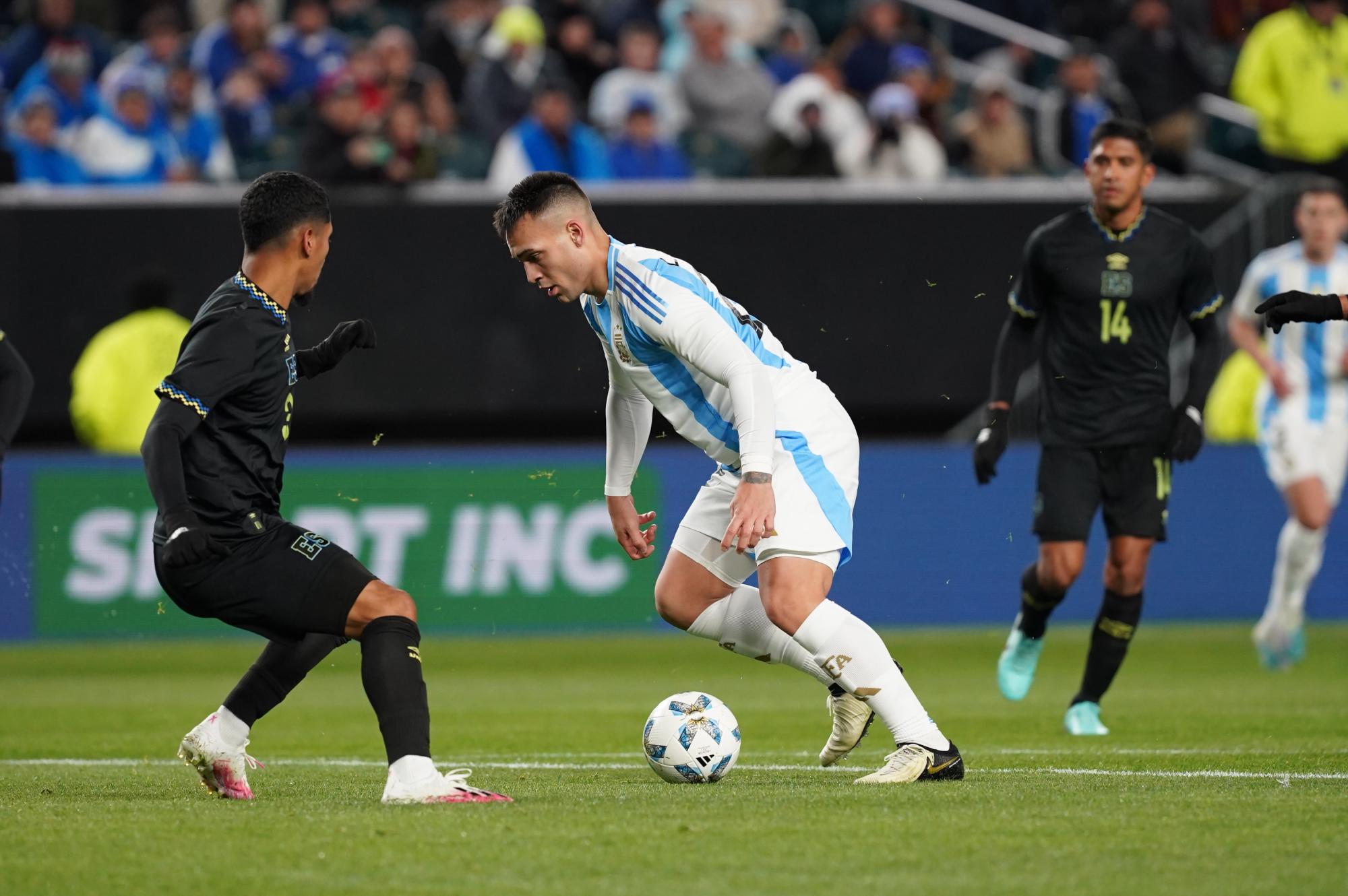 $!Sin Messi, Argentina derrotó 3-0 a El Salvador en su primer encuentro del año