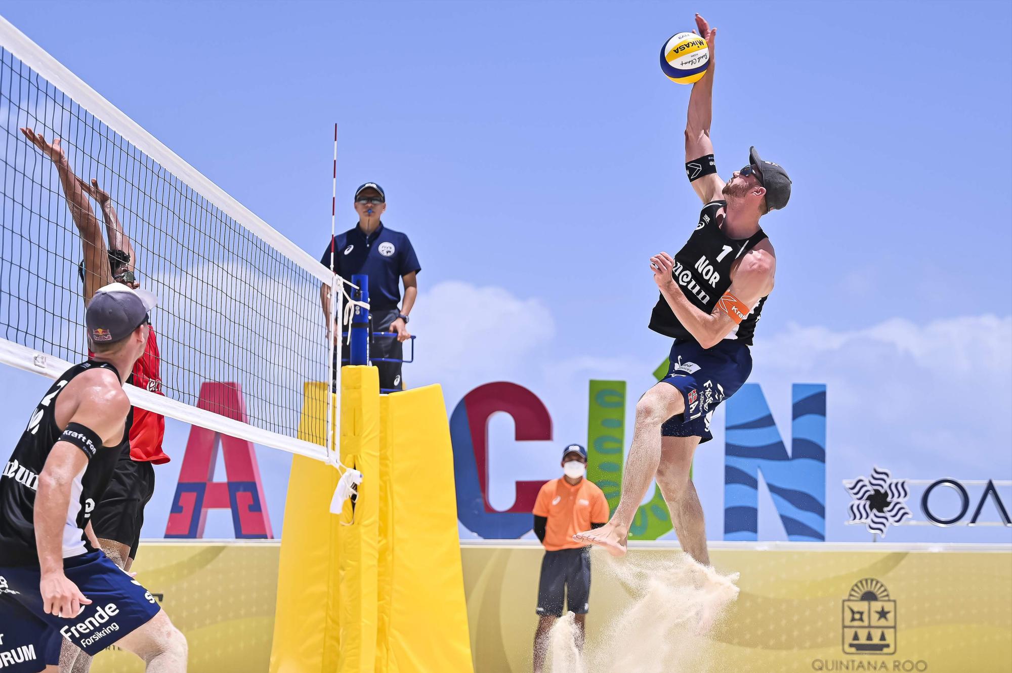 $!Mexicanos arrancan con derrotas el Tour Mundial de Voleibol de Playa en Cancún