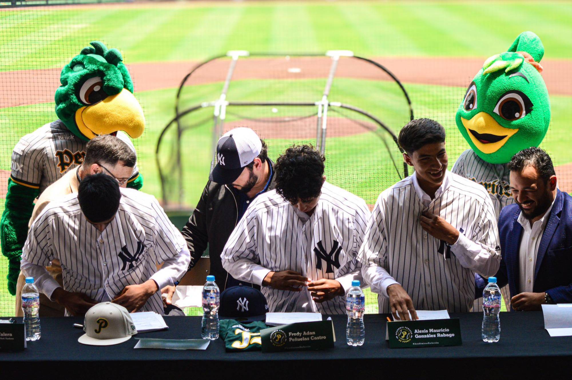 $!Talento sinaloense llega a los Yanquis: Alexis González y Fredy Peñuelas firman con el equipo más laureado de la MLB