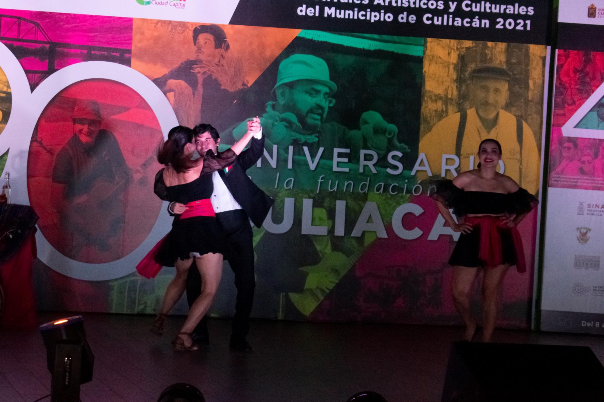 $!Canta Adrián Varela a México y sus raíces, en los festejos de aniversario de Culiacán