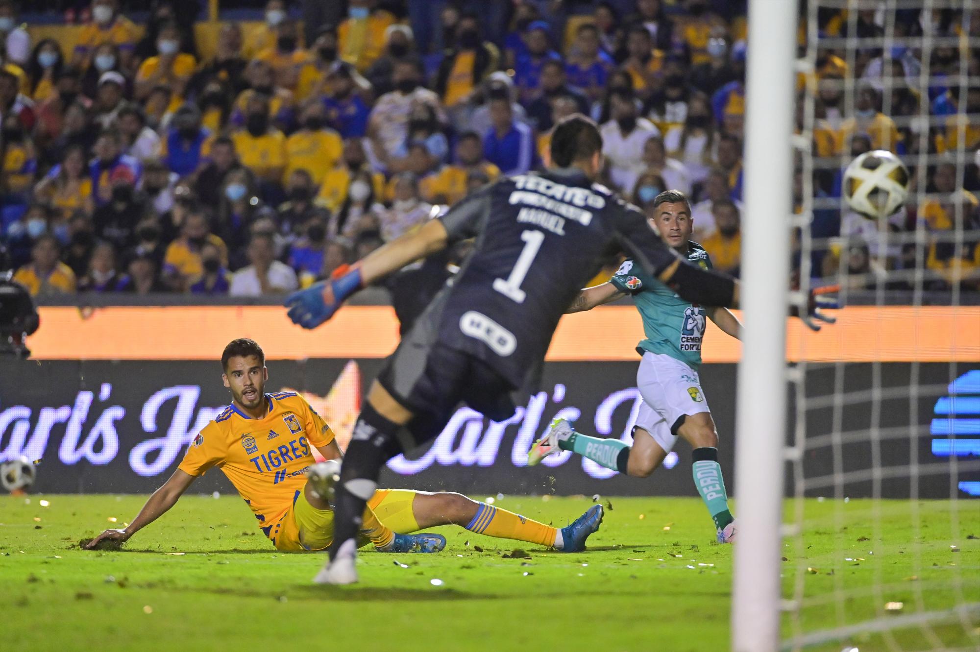 $!Tigres rescata el triunfo ante León con goles en el último suspiro
