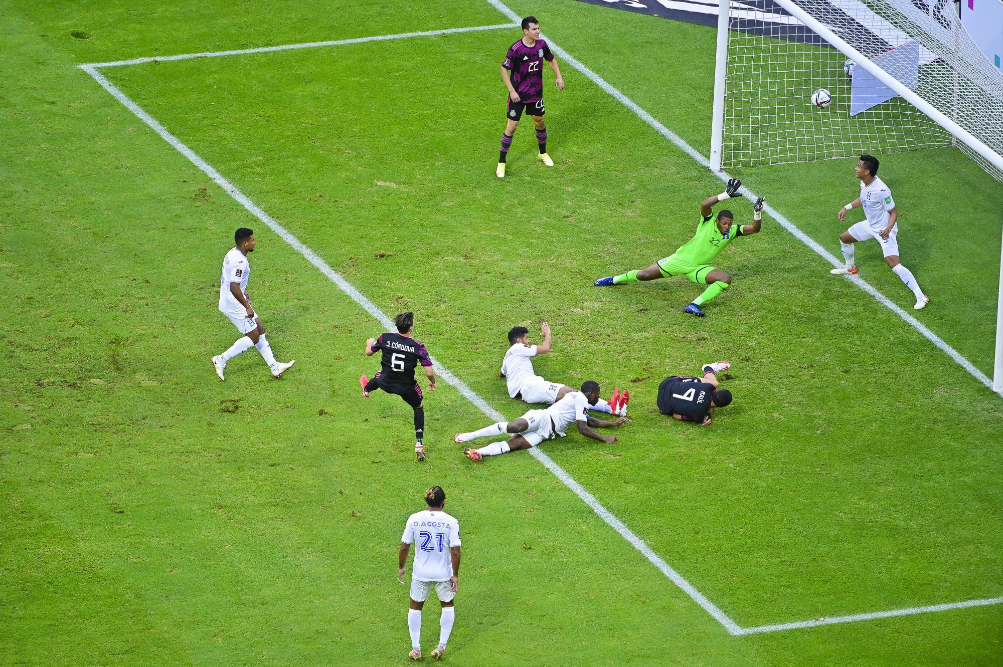 $!La Selección Mexicana golea 3-0 a Honduras y se coloca como líder del octagonal