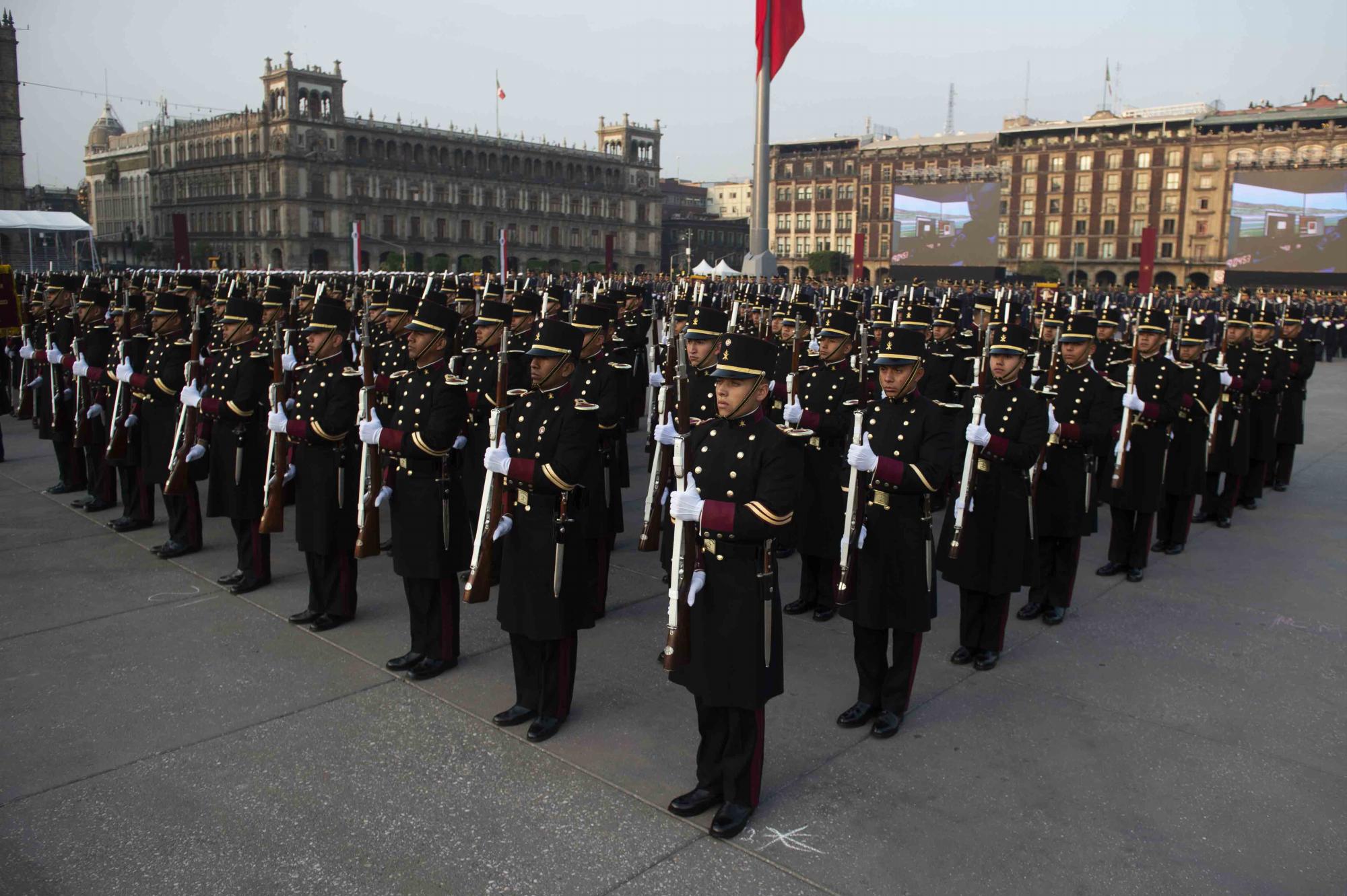 $!AMLO encabeza evento por Marcha de la Lealtad; Sedena refrenda compromiso y lealtad
