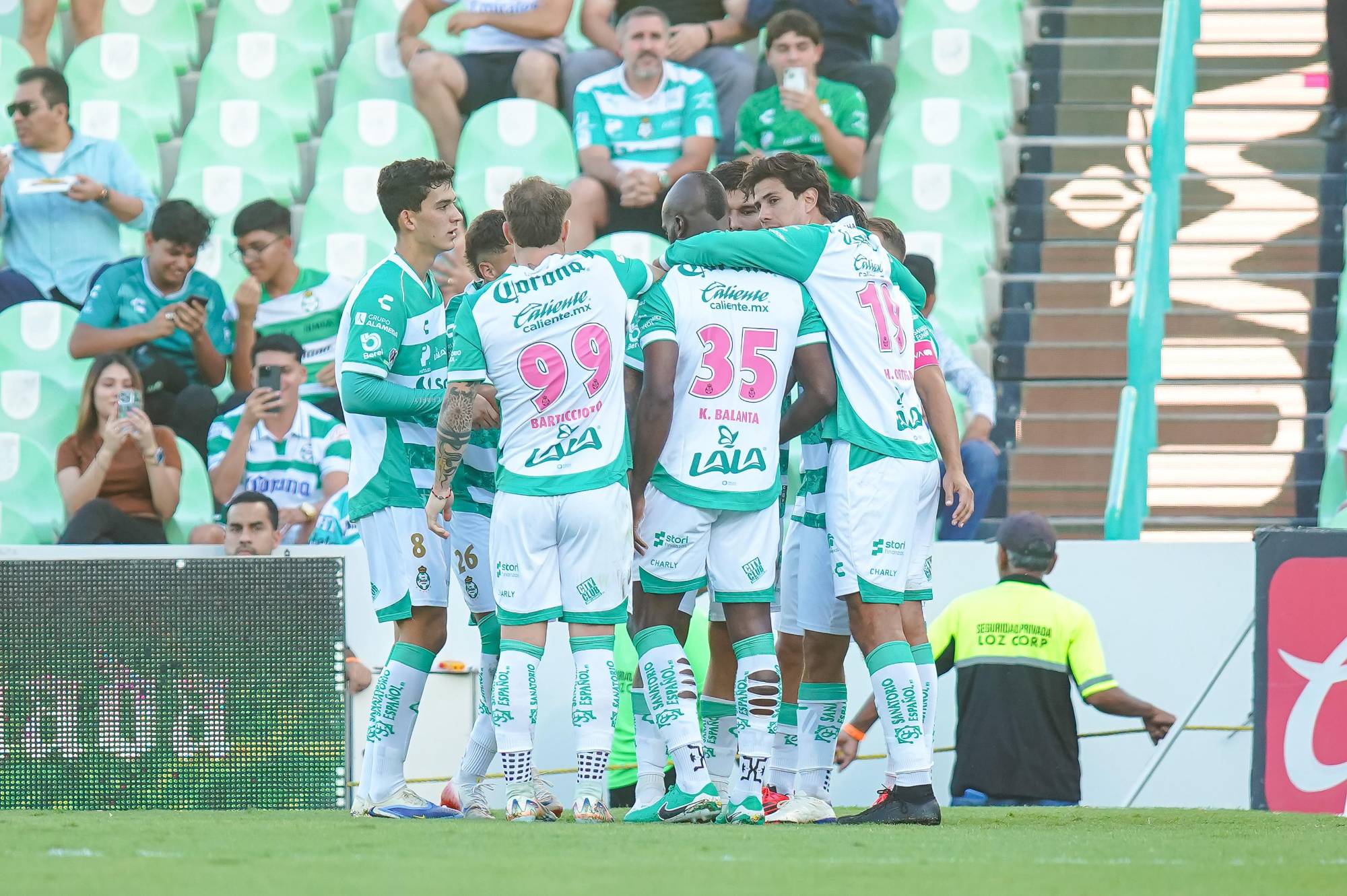 $!Toluca golea 4-0 a Querétaro y se consolida como líder del Apertura 2025