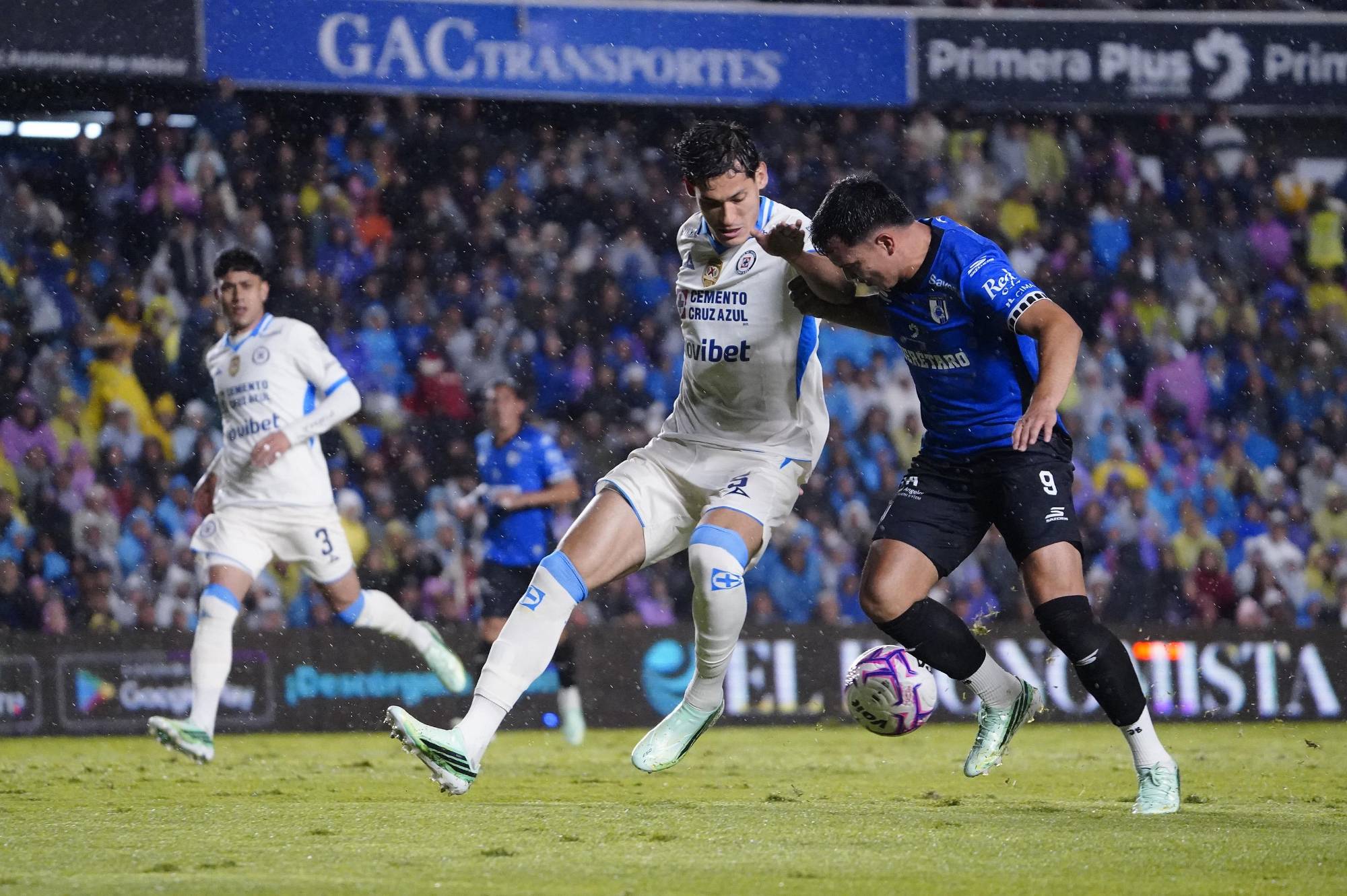 $!Cruz Azul vence 3-1 a Querétaro en La Corregidora y escala al subliderato del Apertura 2026