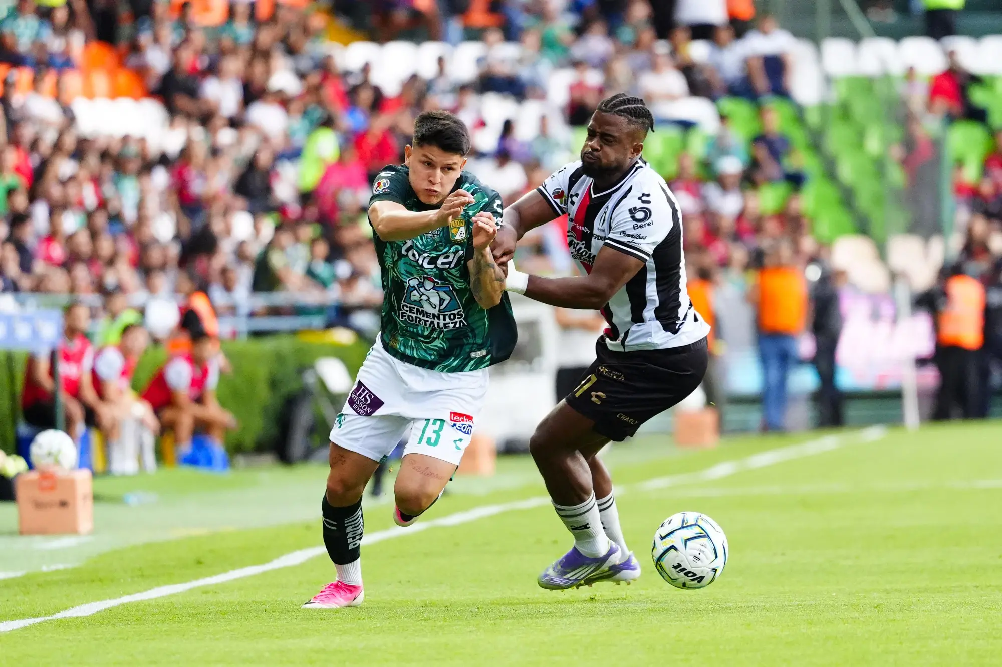 $!Atlas derrota a León en un partido marcado por la expulsión de Cambindo