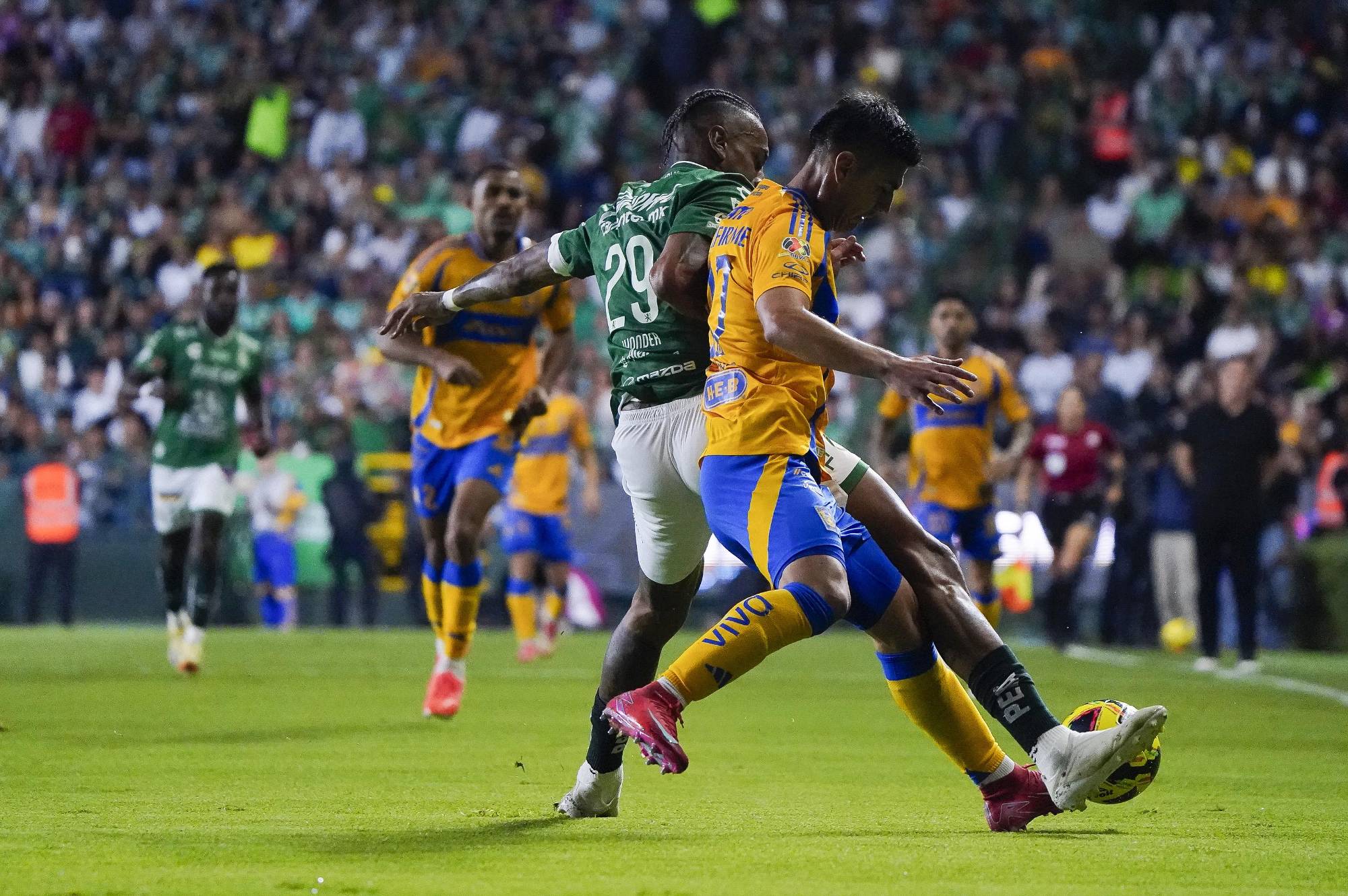$!Chivas remonta a Pachuca y el líder León sentencia a Tigres