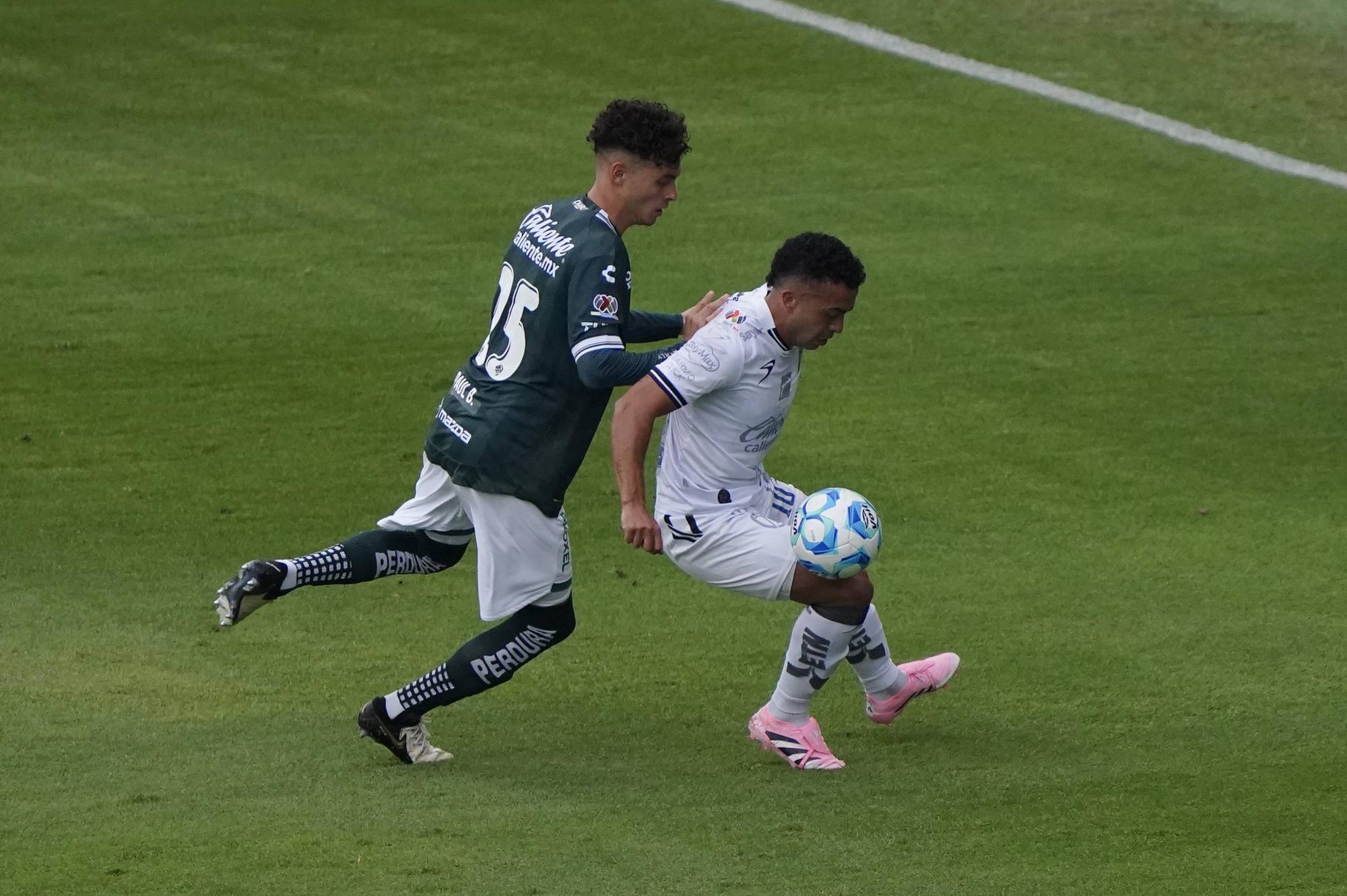 $!León golea 3-0 a Querétaro y extiende su dominio en casa en el Apertura 2025