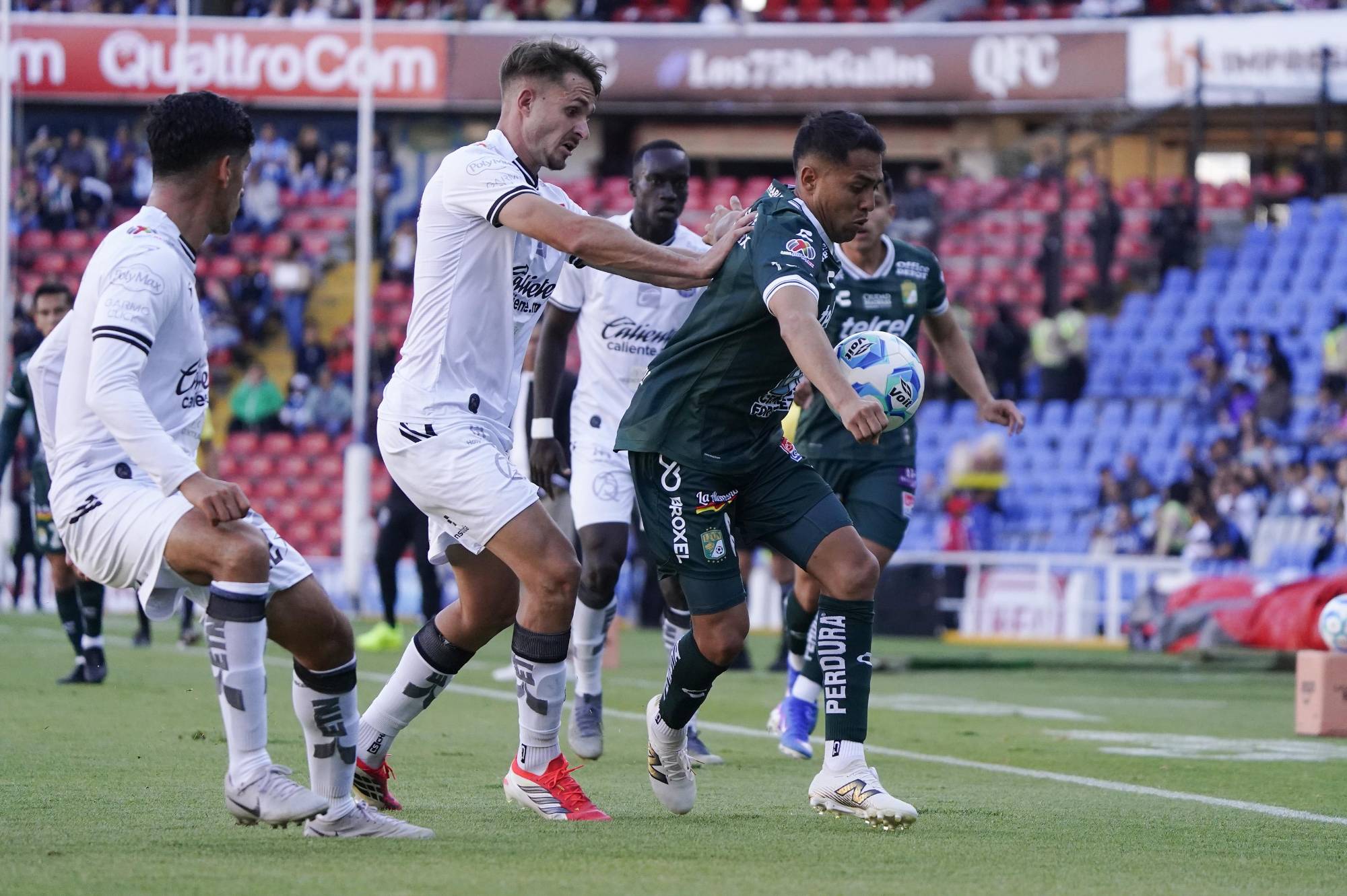 $!Gallos Blancos vuelan alto: Querétaro doblega 2-0 a León