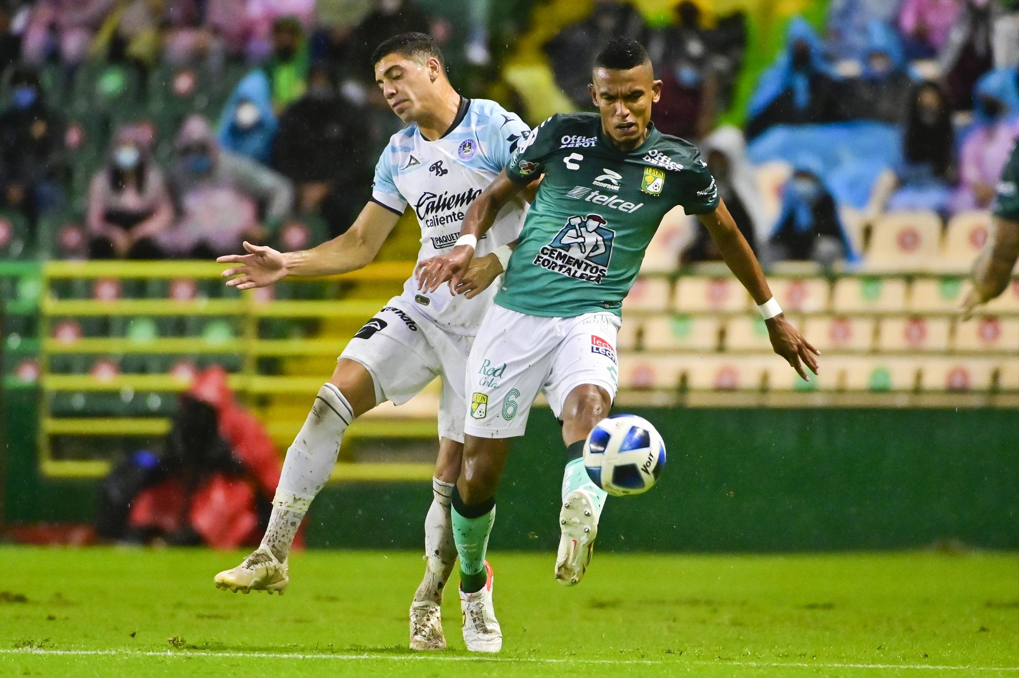 $!León devora al Mazatlán FC y le quita lo invicto al golearlo por 3-0