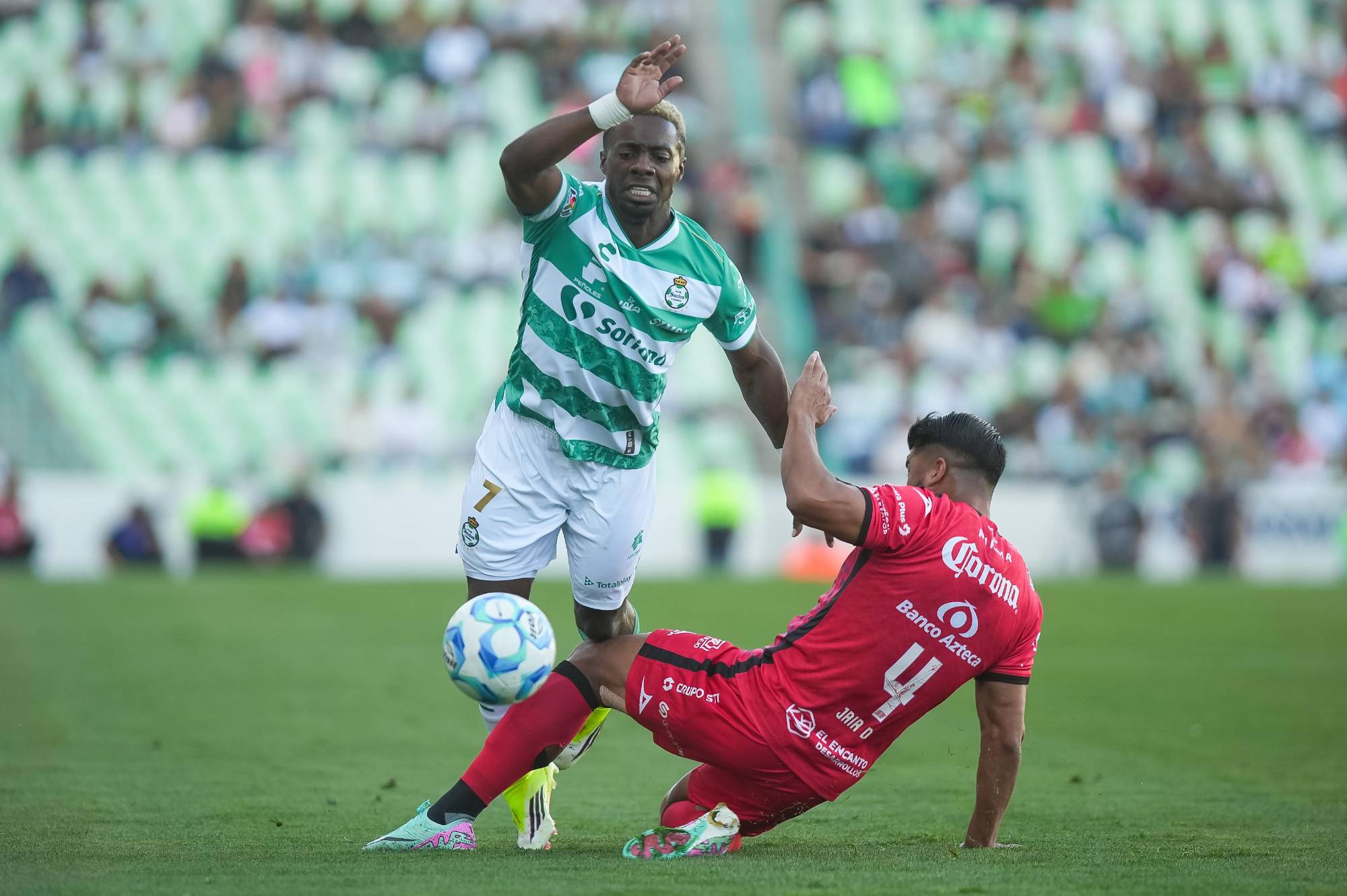 $!Mazatlán logra su primer triunfo y hunde a Santos en el fondo