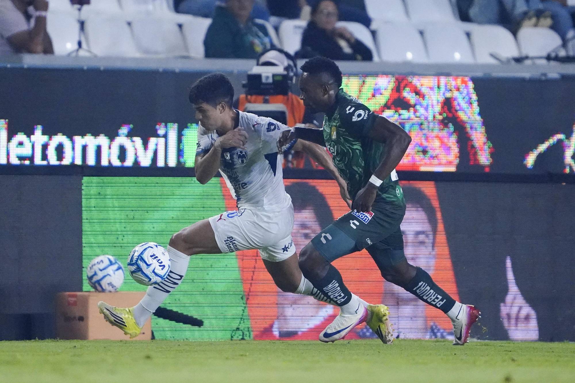 $!León se impone a Monterrey pese a jugar con un hombre menos