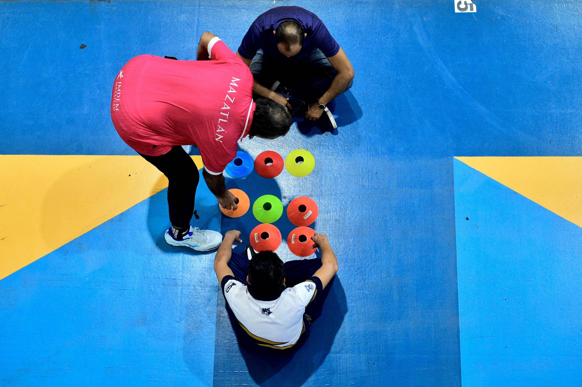 $!El olímpico Salvador González imparte curso de actualización de voleibol de playa en Culiacán