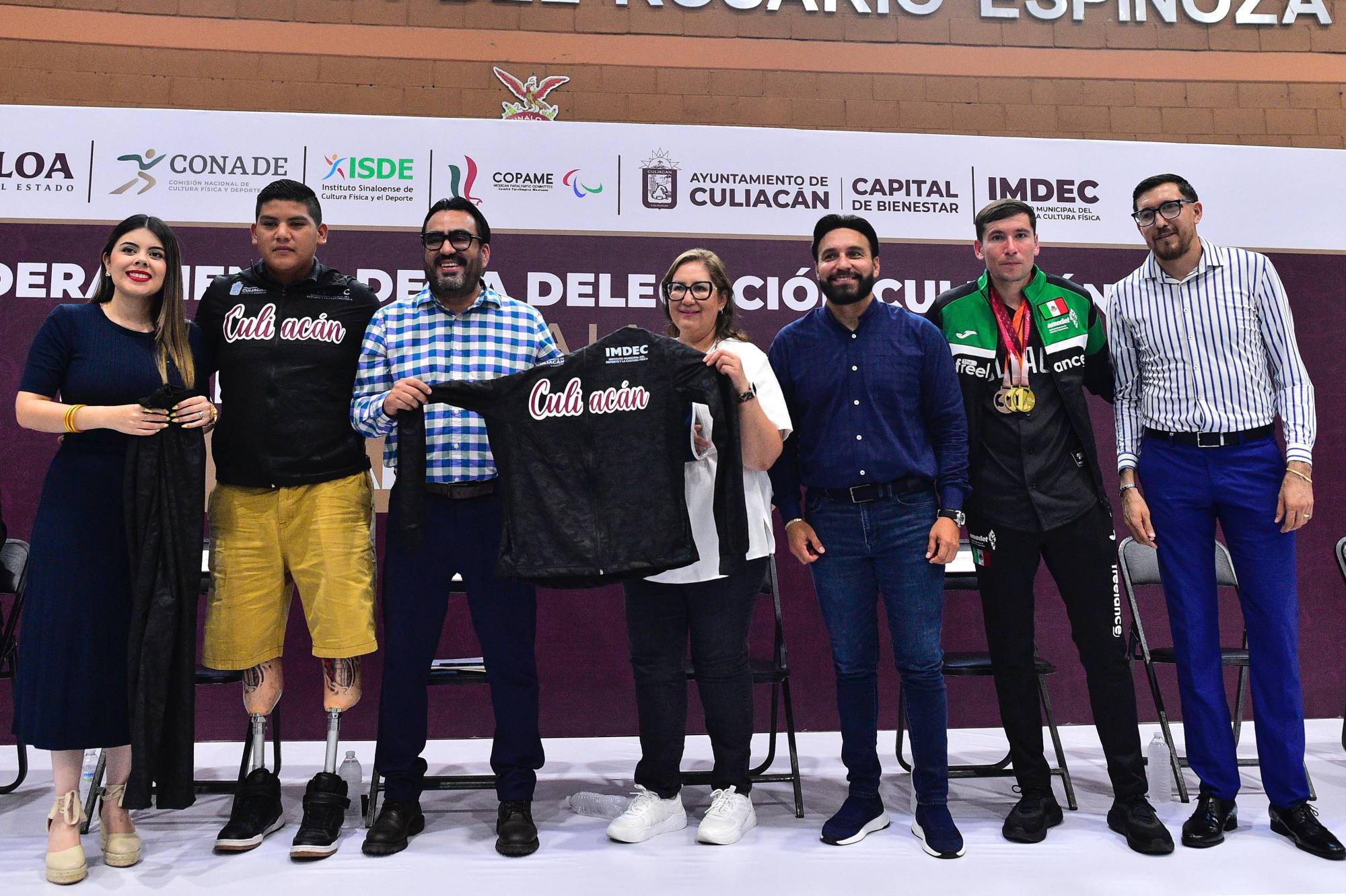 $!Abanderan a deportistas de Culiacán para los Estatales de la Conade