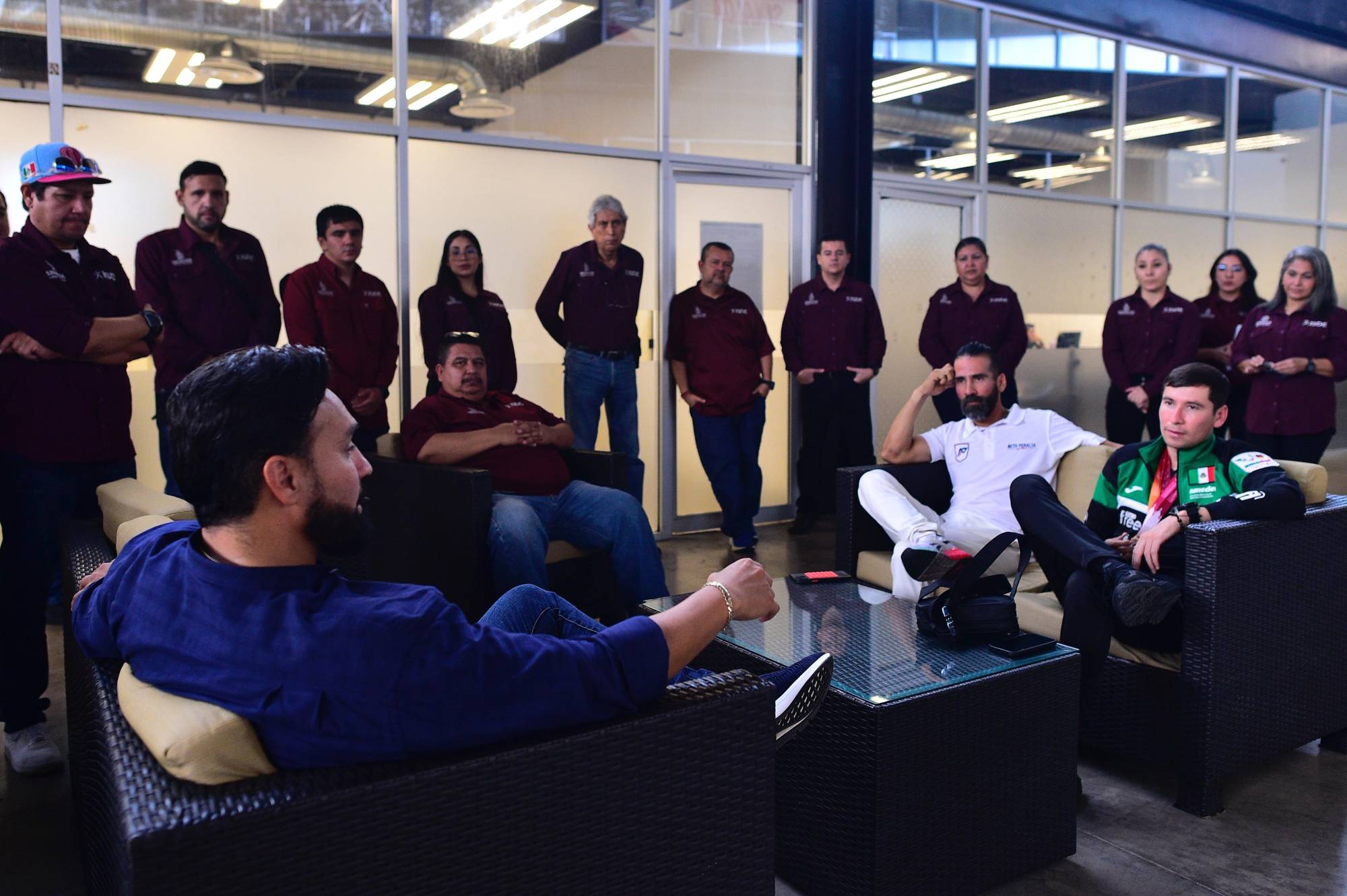 $!Isde recibe a multimedallista sinaloense Javier Armenta