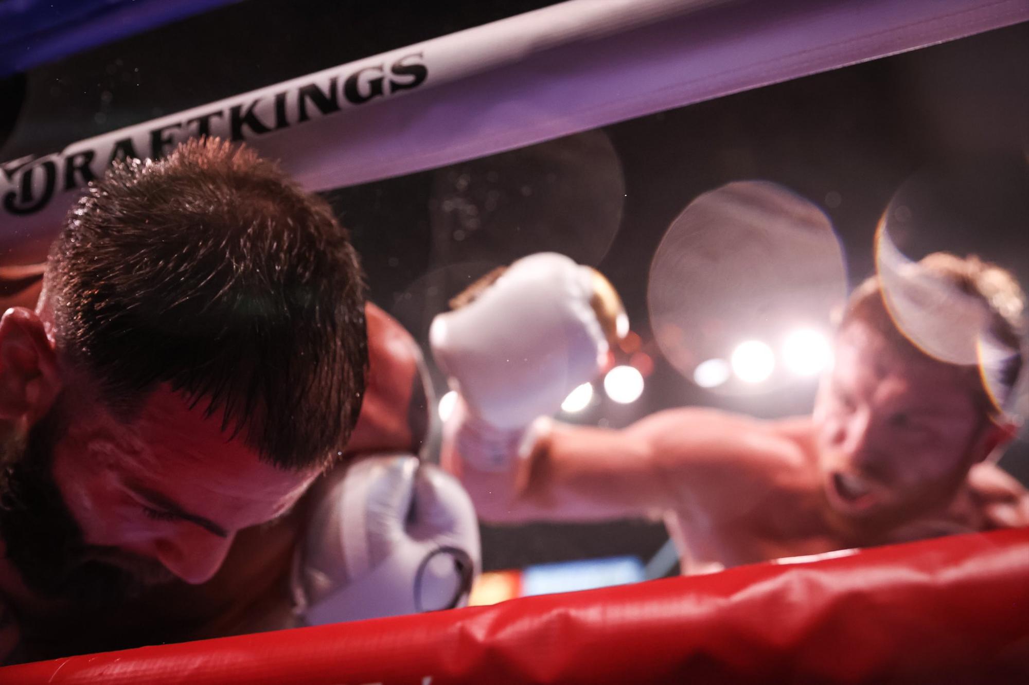 $!‘Estoy orgulloso de hacer historia’: Canelo Álvarez dedica su triunfo a México