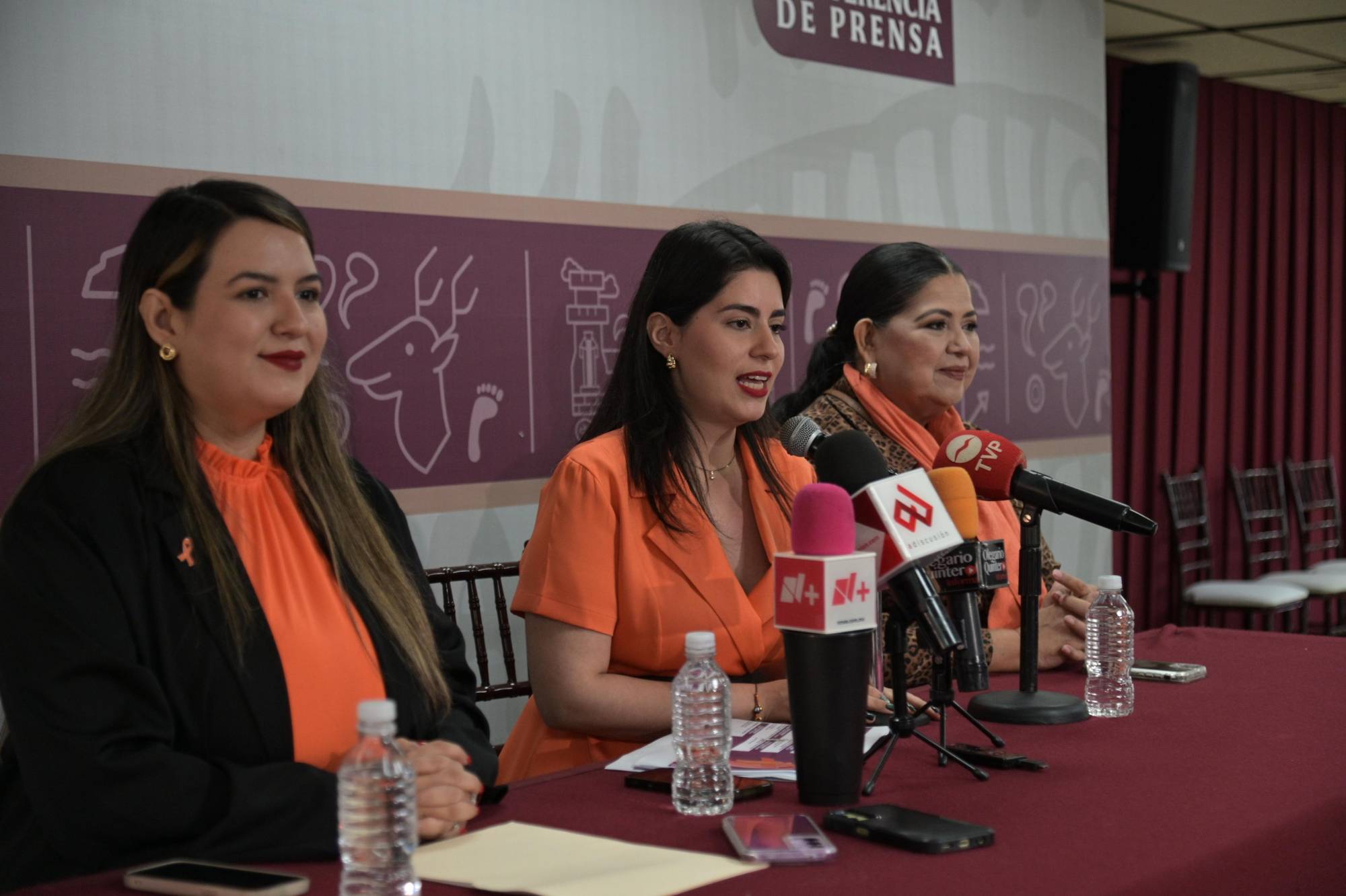 $!Palacio de Gobierno se viste de naranja; conmemoran lucha contra la violencia a la mujer
