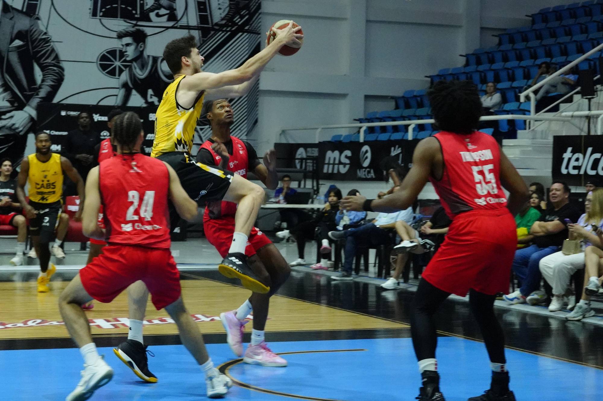 $!Venados Basketball responde y divide serie con Caballeros