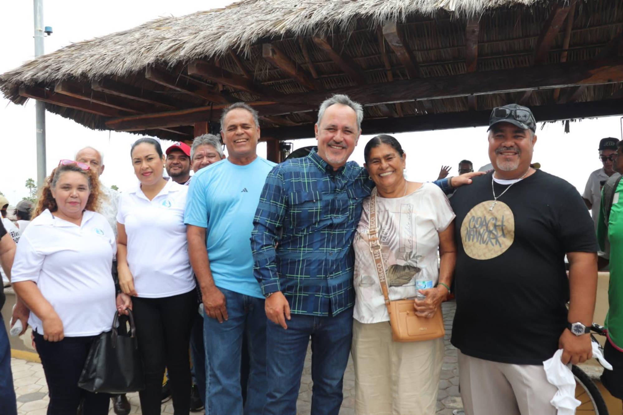 $!Conapesca promete motores y apoyos para pescadores de Playa Norte, en Mazatlán