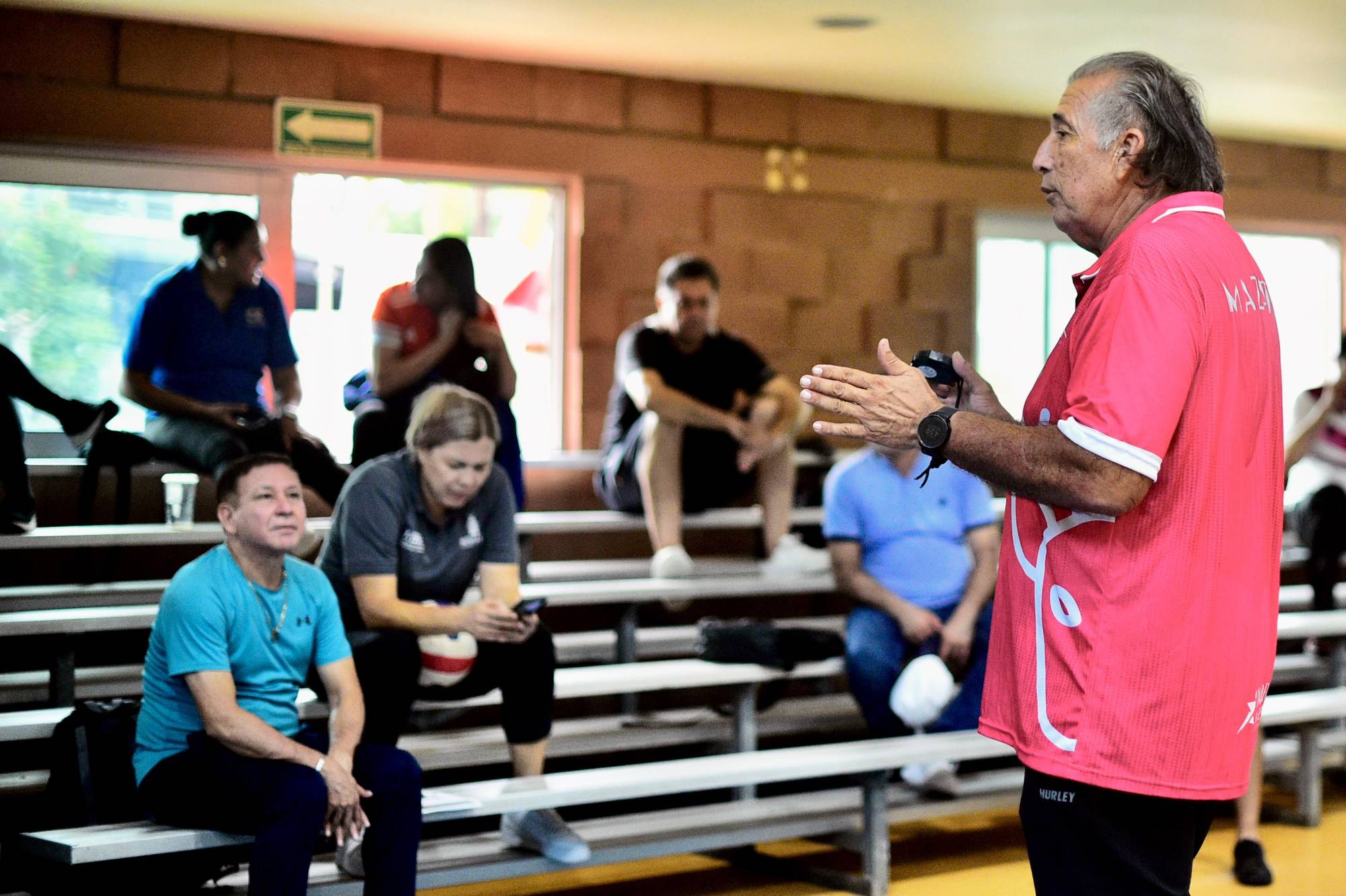 $!El olímpico Salvador González imparte curso de actualización de voleibol de playa en Culiacán