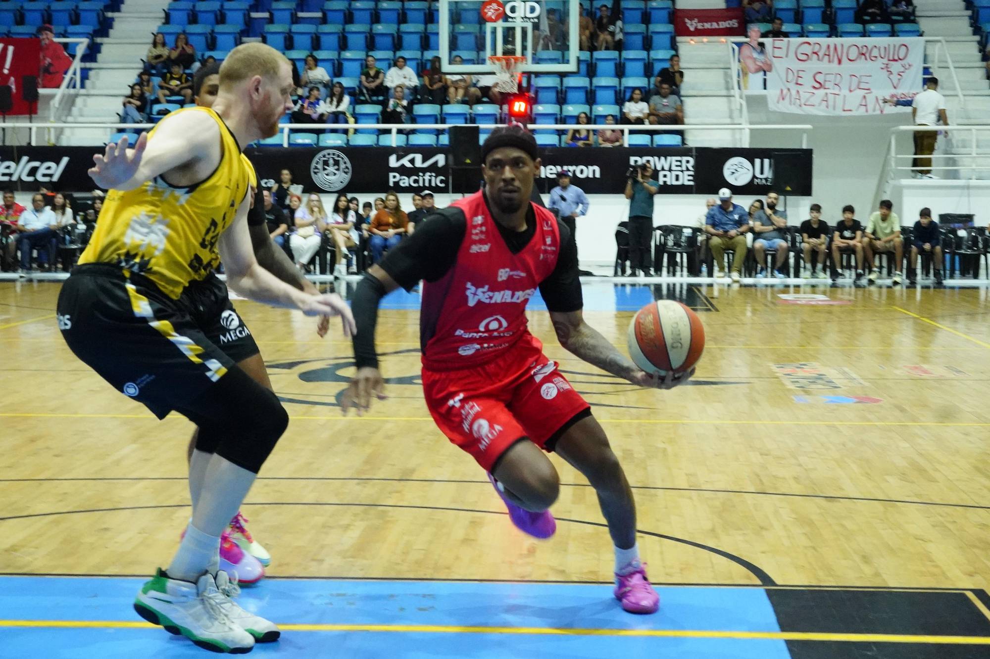 $!Venados Basketball responde y divide serie con Caballeros